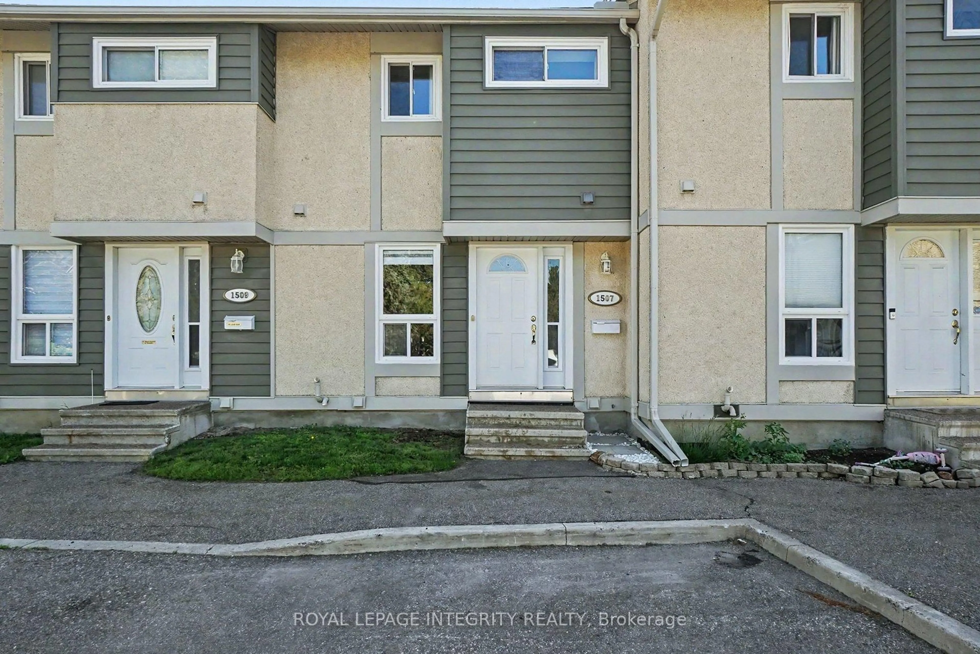 A pic from outside/outdoor area/front of a property/back of a property/a pic from drone, street for 1507 Ballard Crt #2, Ottawa Ontario K1B 4Z1