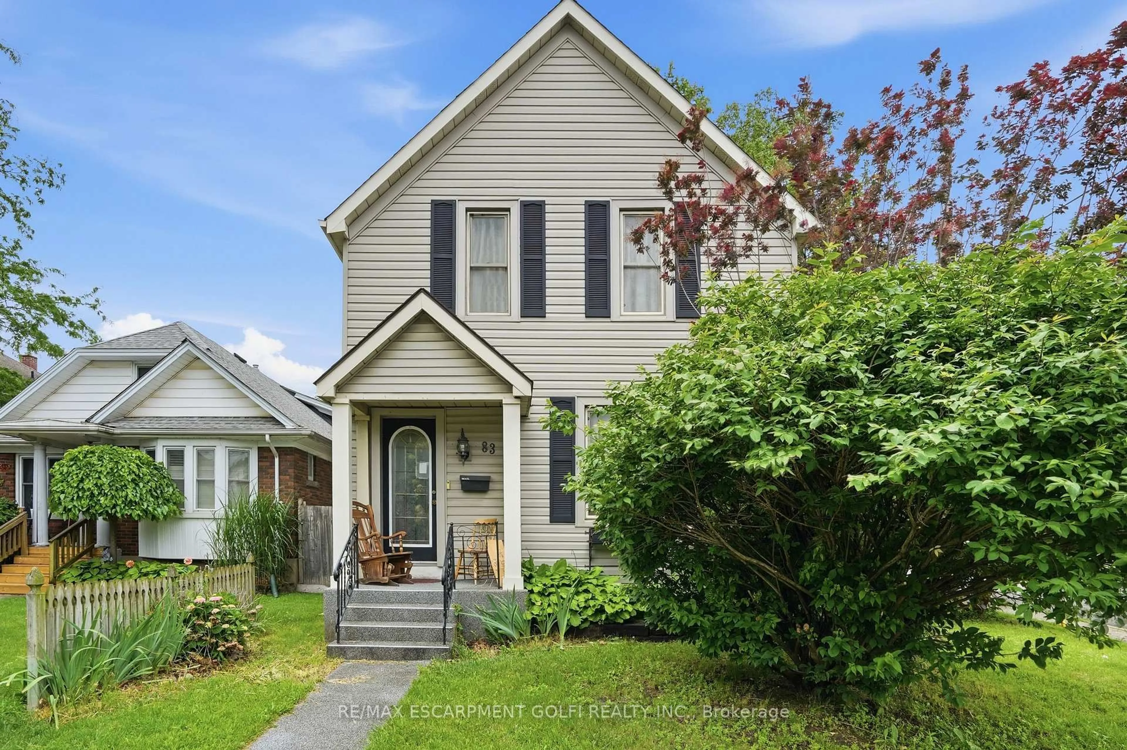 Home with vinyl exterior material, street for 83 YORK St, St. Catharines Ontario L2R 6C8