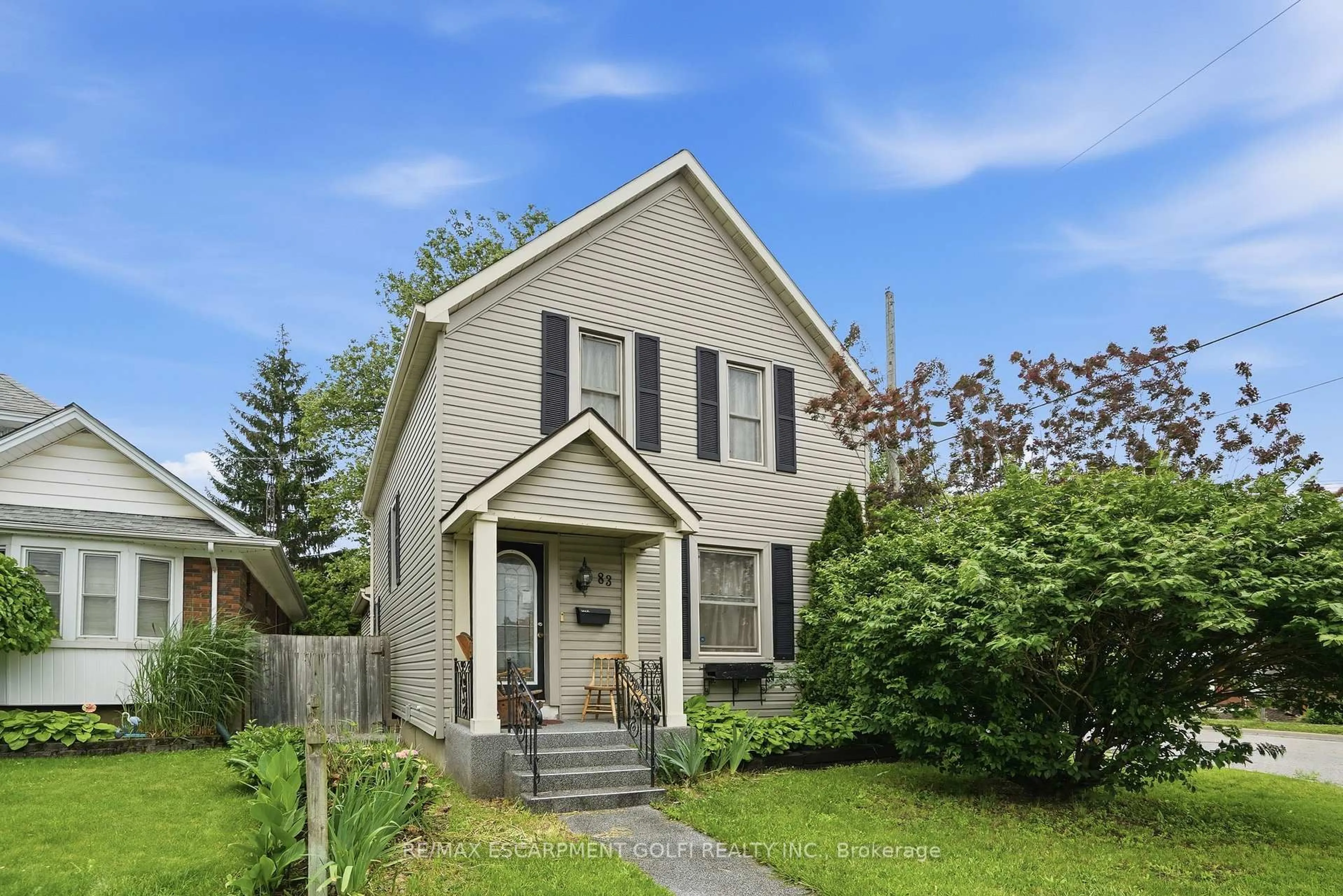 Home with vinyl exterior material, street for 83 YORK St, St. Catharines Ontario L2R 6C8