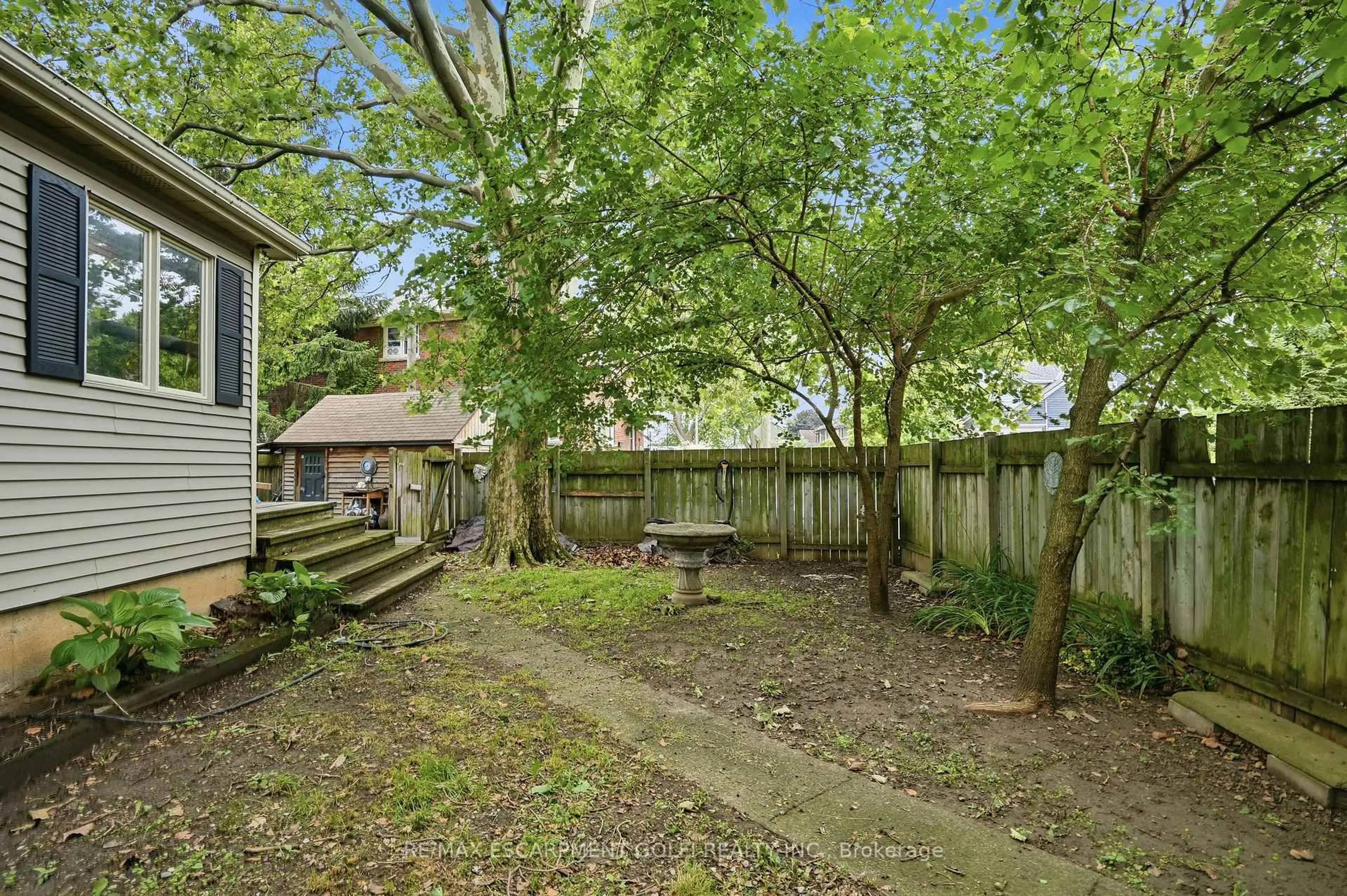Patio, street for 83 YORK St, St. Catharines Ontario L2R 6C8
