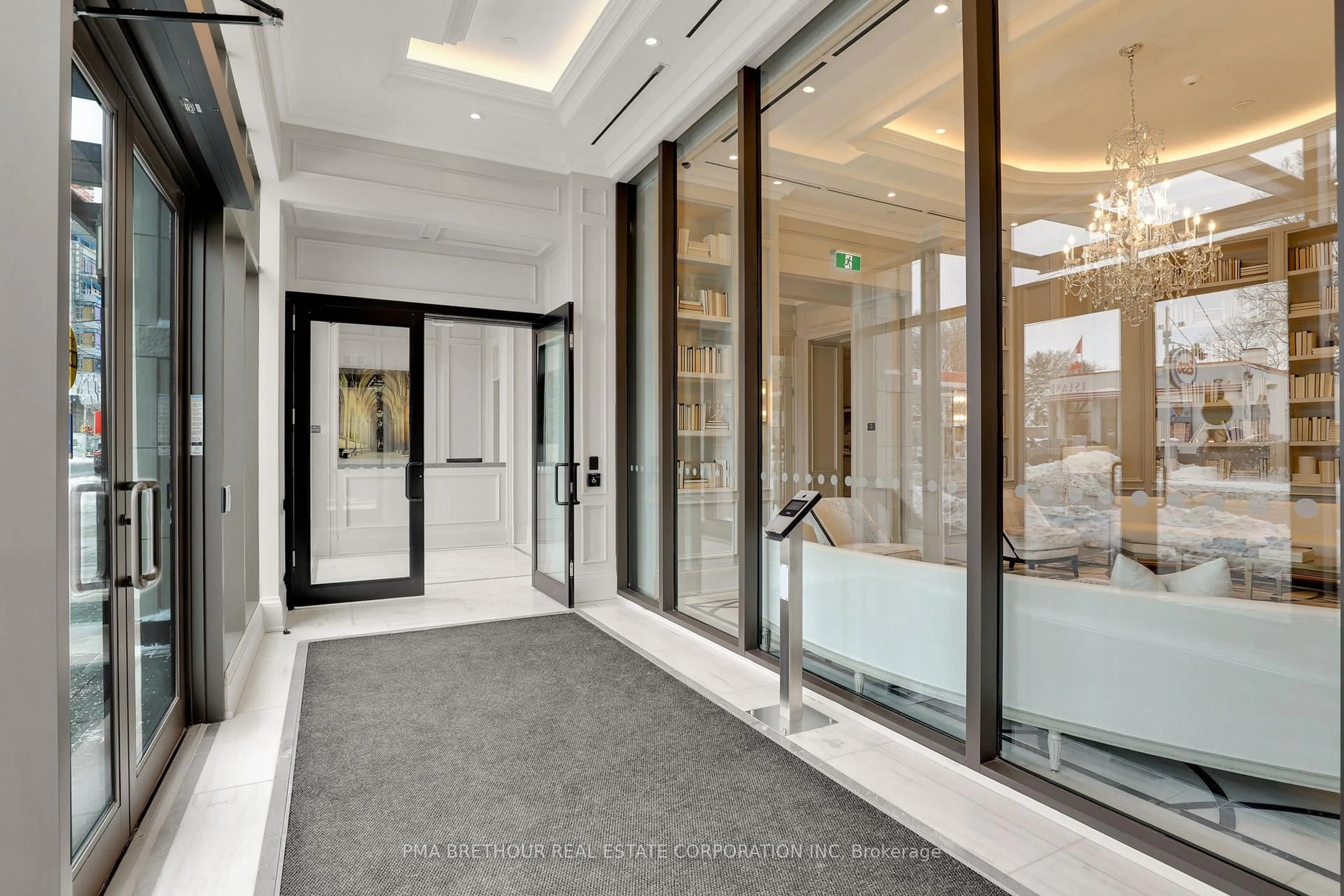 Indoor foyer for 1451 Wellington St #403, Ottawa Ontario K1Y 2X3