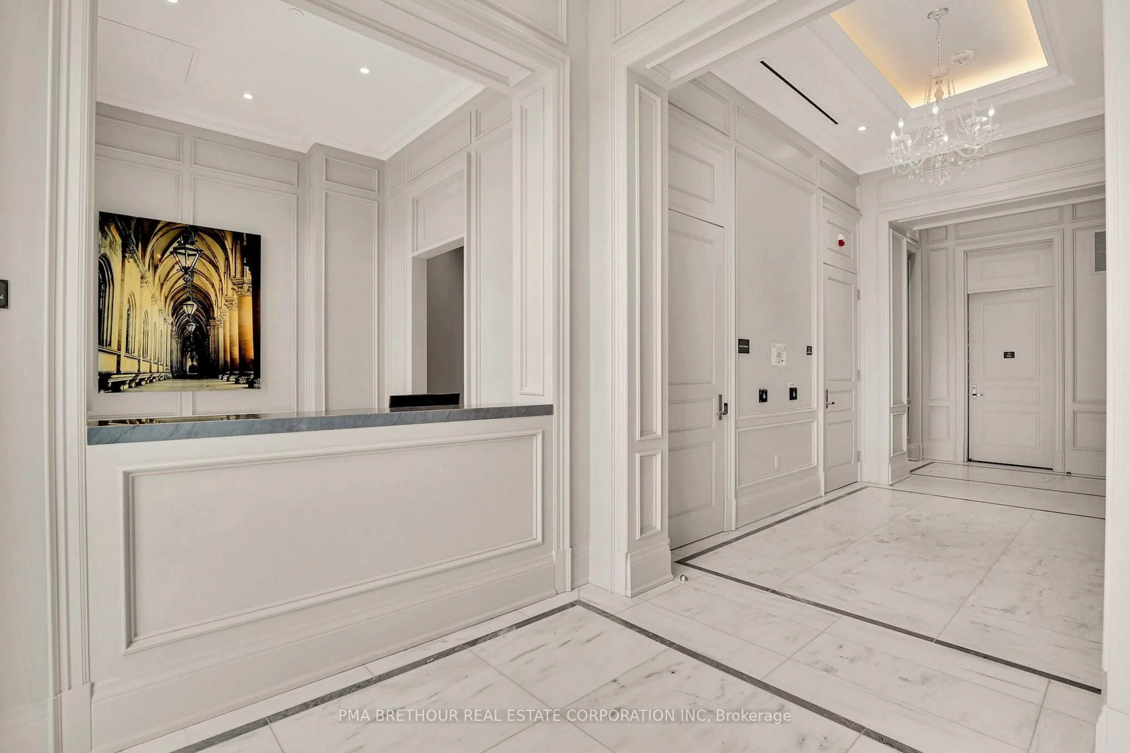 Indoor foyer for 1451 Wellington St #403, Ottawa Ontario K1Y 2X3
