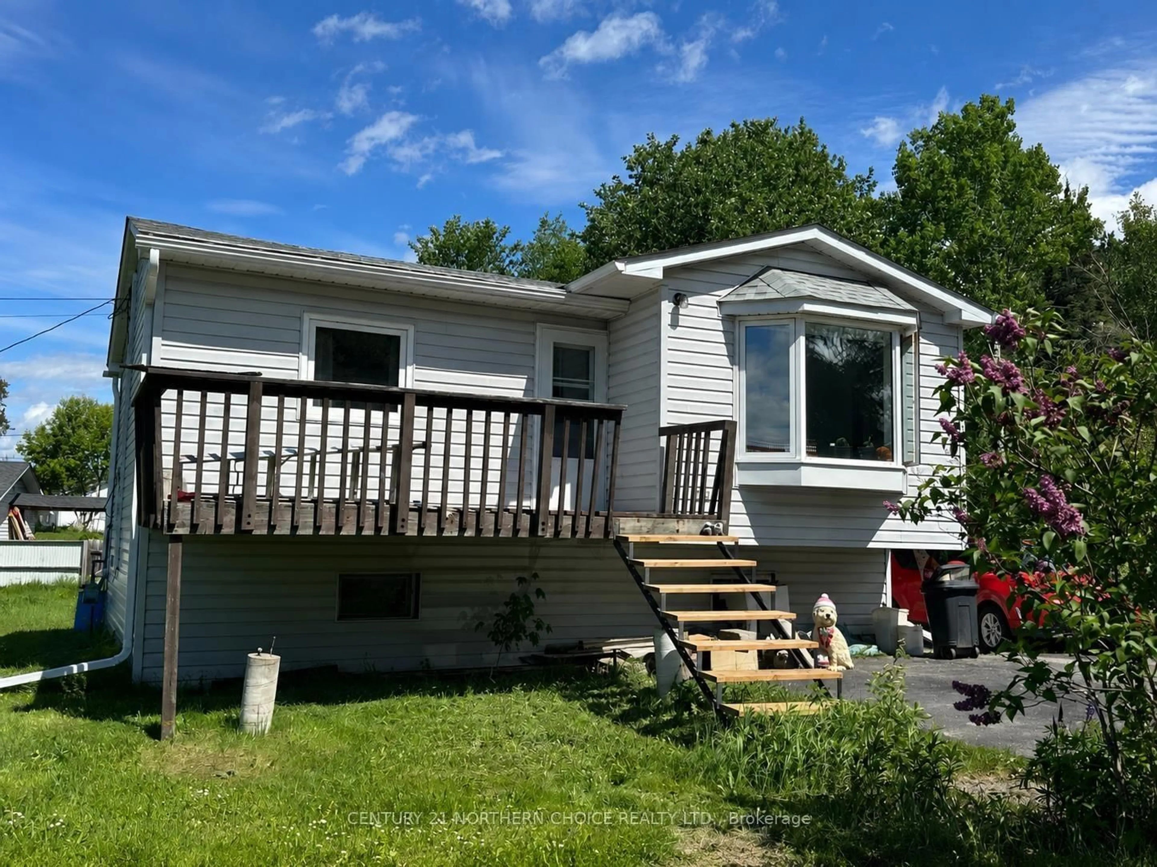 Home with vinyl exterior material, unknown for 245 Hammell Rd, Red Lake Ontario P0V 2M0