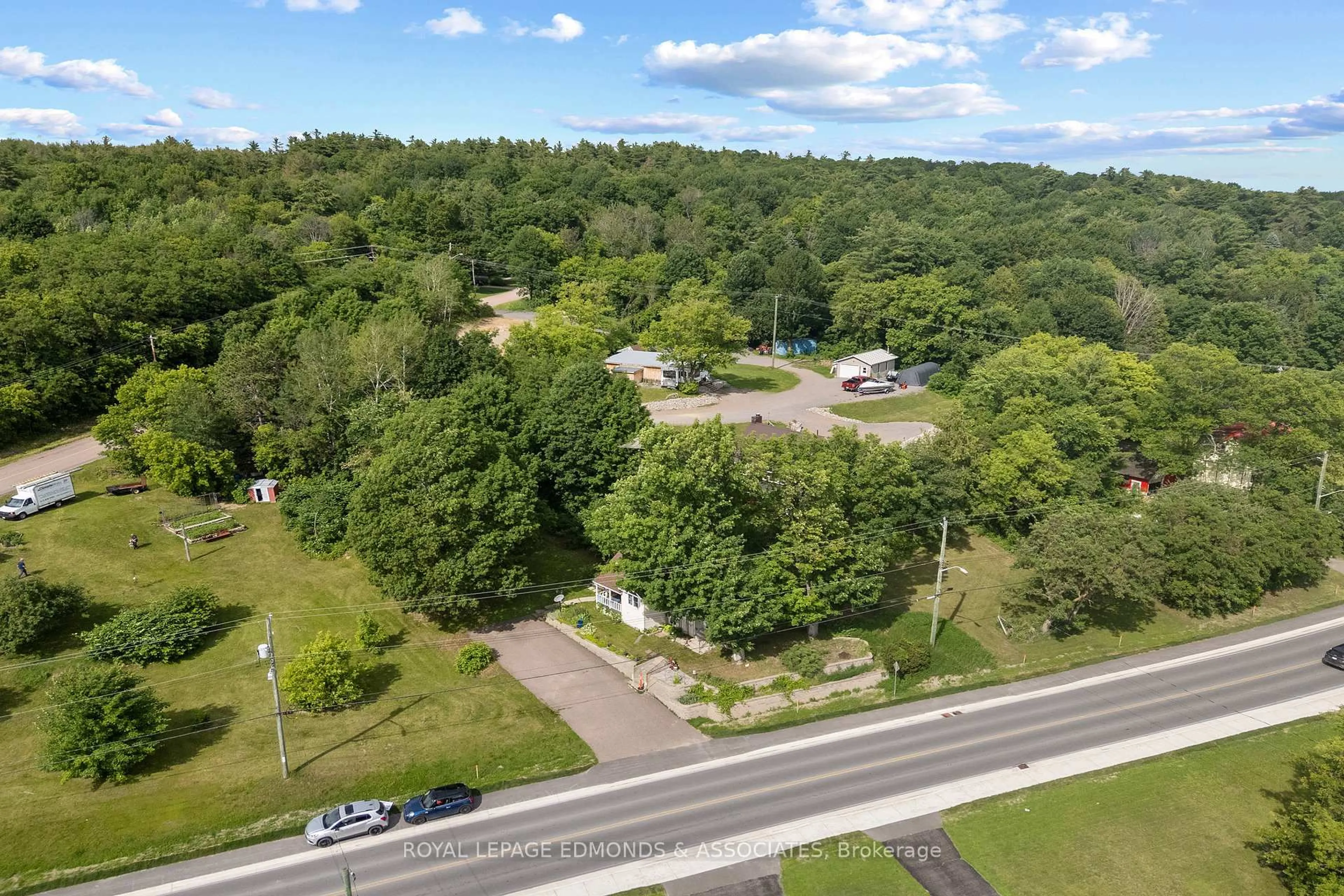 A pic from outside/outdoor area/front of a property/back of a property/a pic from drone, unknown for 138 Bonnechere St, Bonnechere Valley Ontario K7V 1Z5