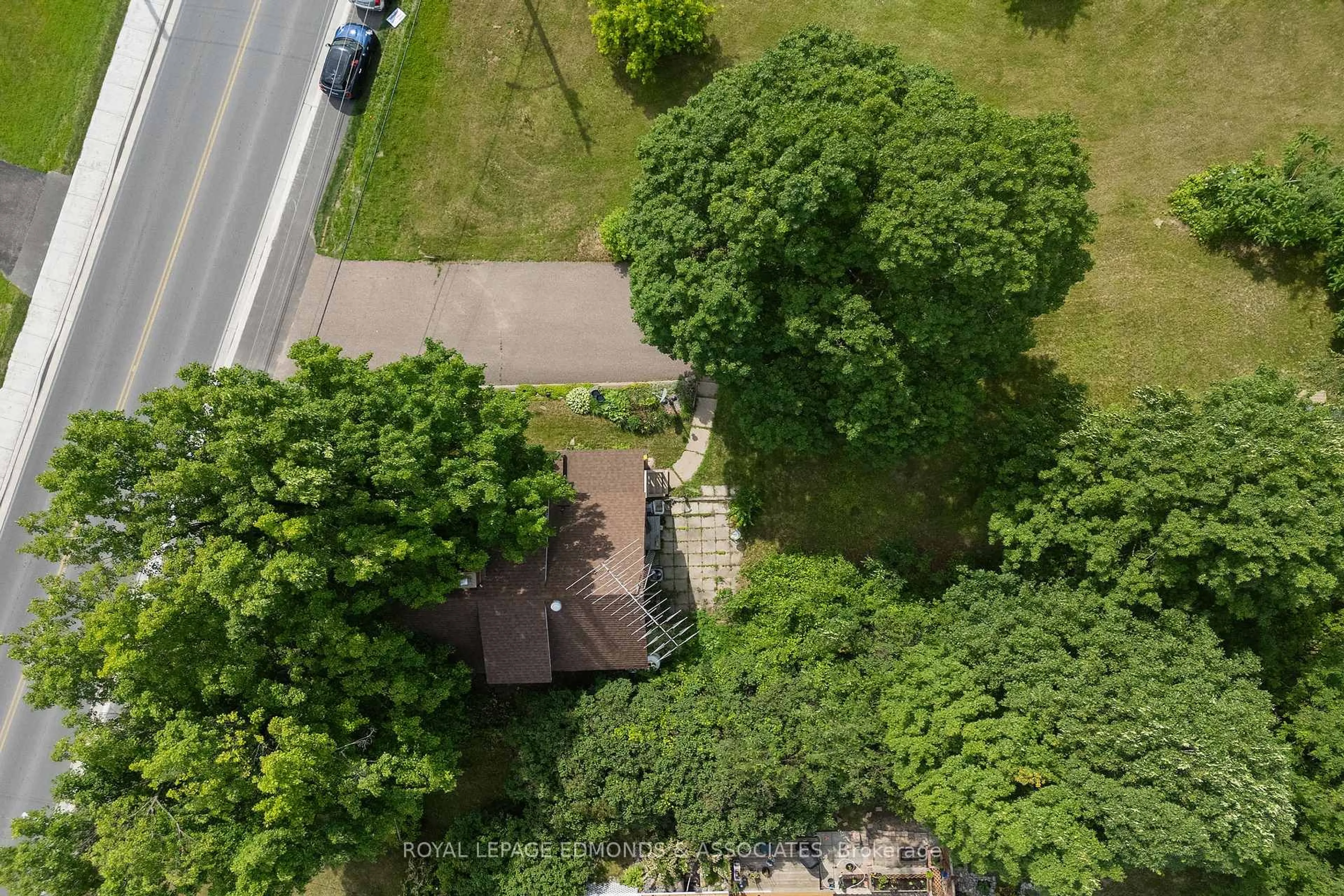 A pic from outside/outdoor area/front of a property/back of a property/a pic from drone, unknown for 138 Bonnechere St, Bonnechere Valley Ontario K7V 1Z5