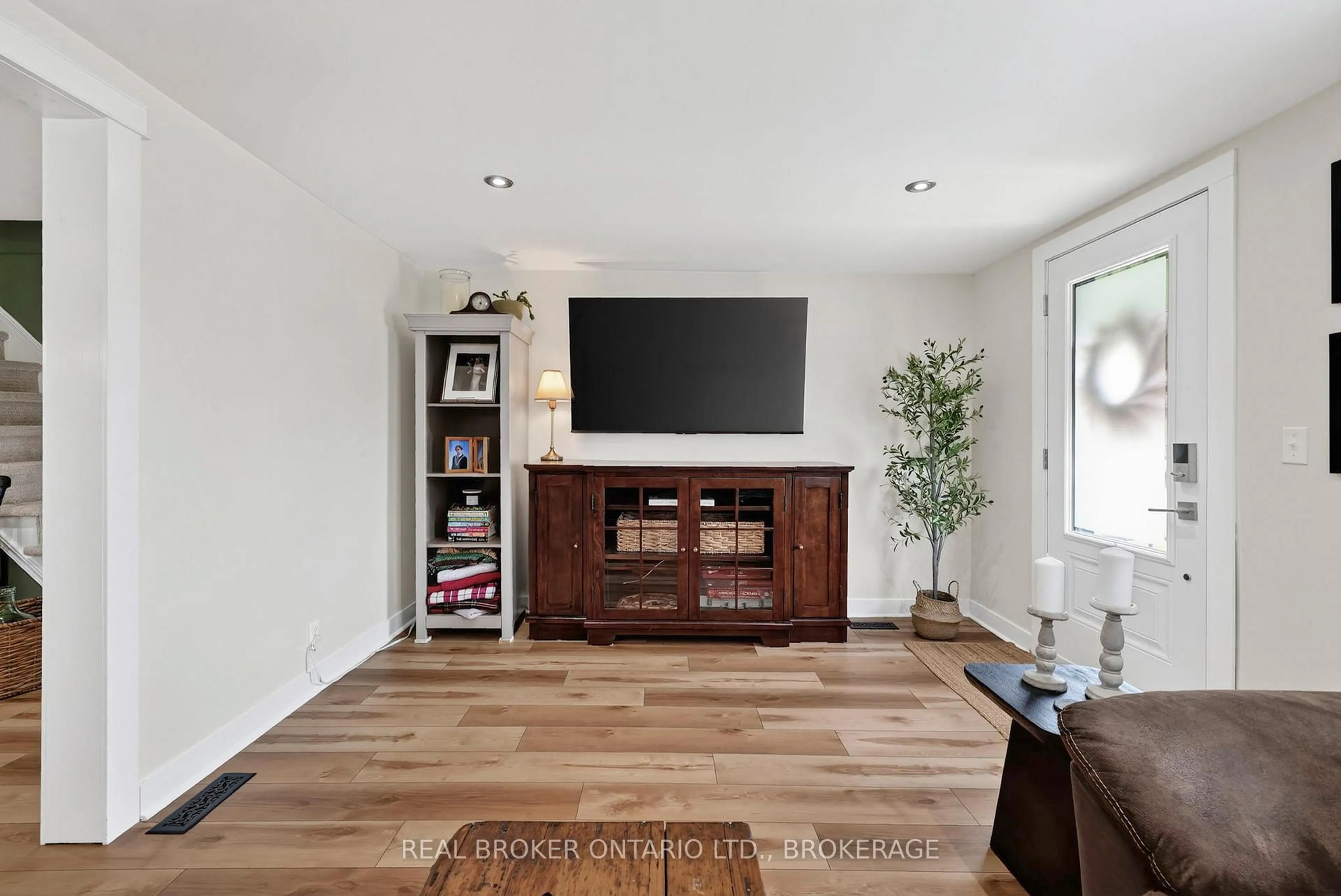 Living room with furniture, wood/laminate floor for 17 Pine St, South Stormont Ontario K0C 1M0