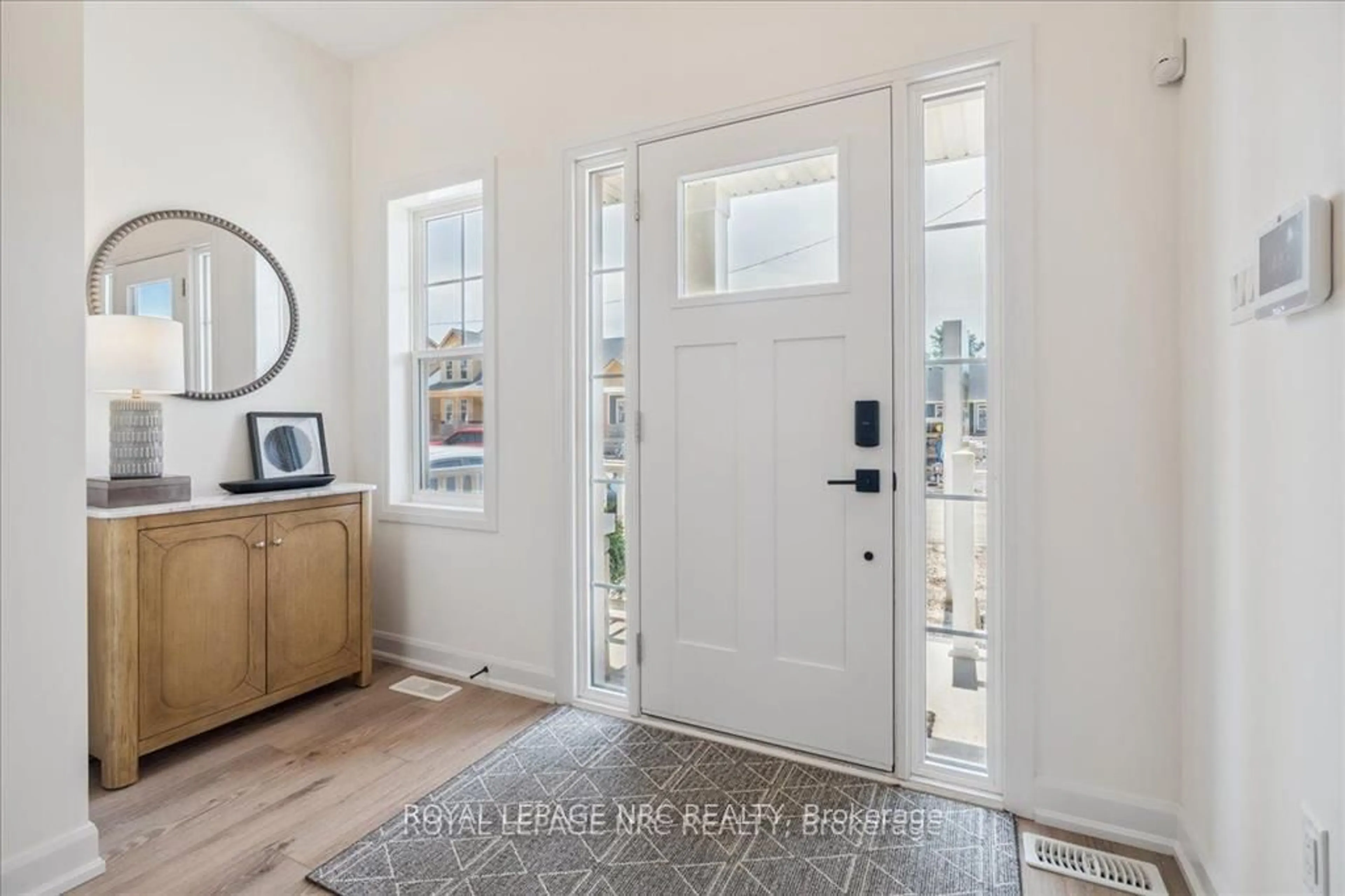 Indoor entryway for 92 Schooley Rd, Fort Erie Ontario L0S 1B0