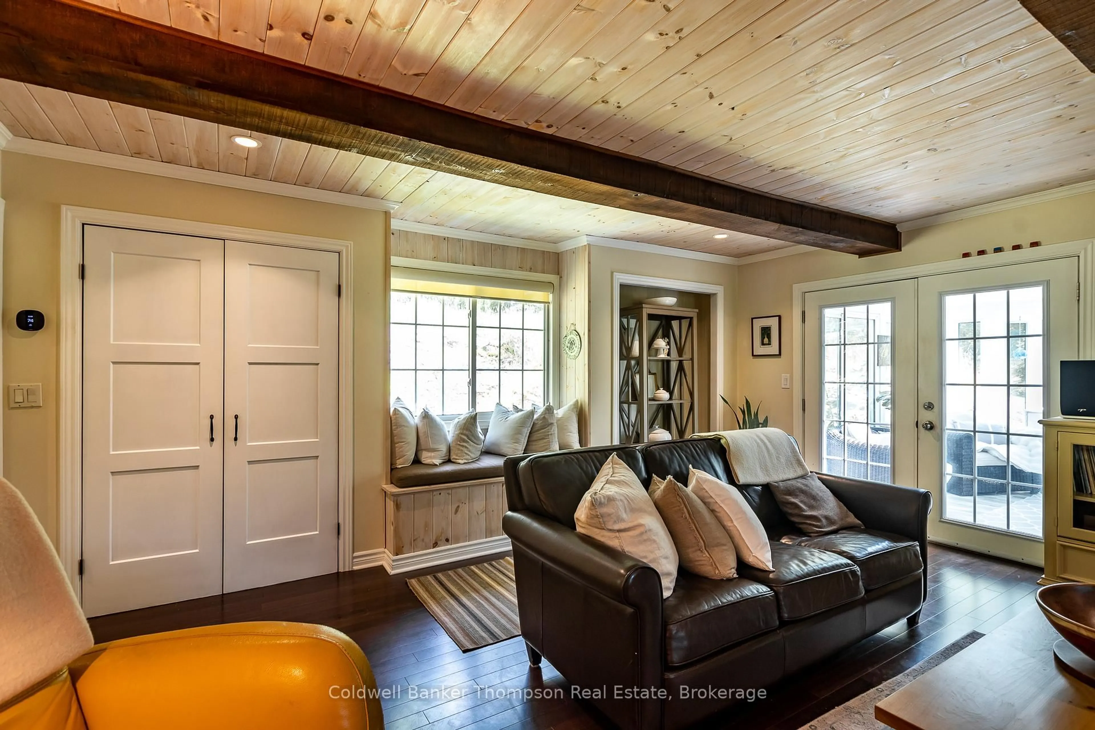 Living room with furniture, unknown for 2-2802 Muskoka 118 Rd, Muskoka Lakes Ontario P0B 1J0