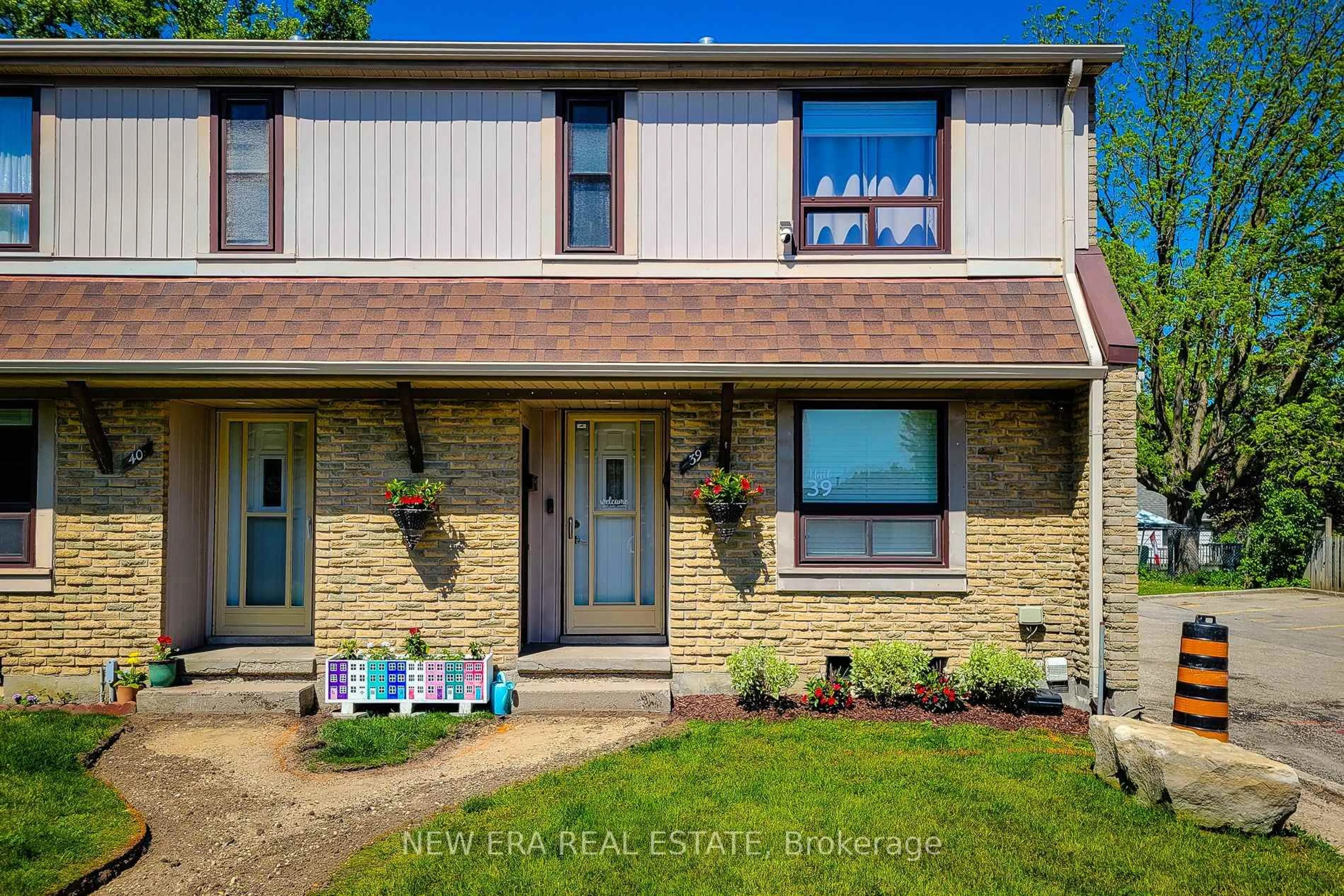Home with brick exterior material, street for 280 Thaler Ave #39, Kitchener Ontario N2A 1R6