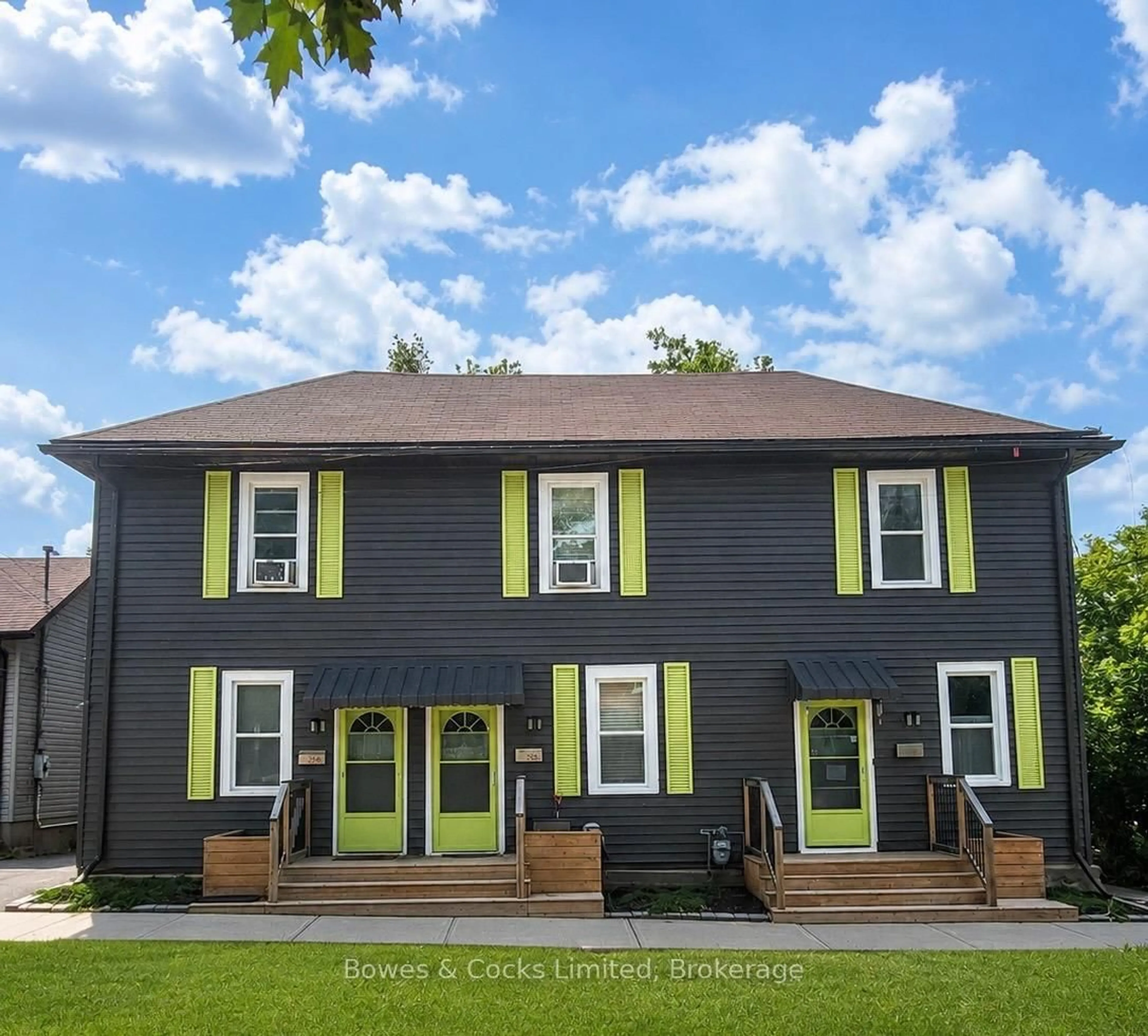 Home with vinyl exterior material, unknown for 383-387 Mark St, Peterborough Ontario K9H 1V8