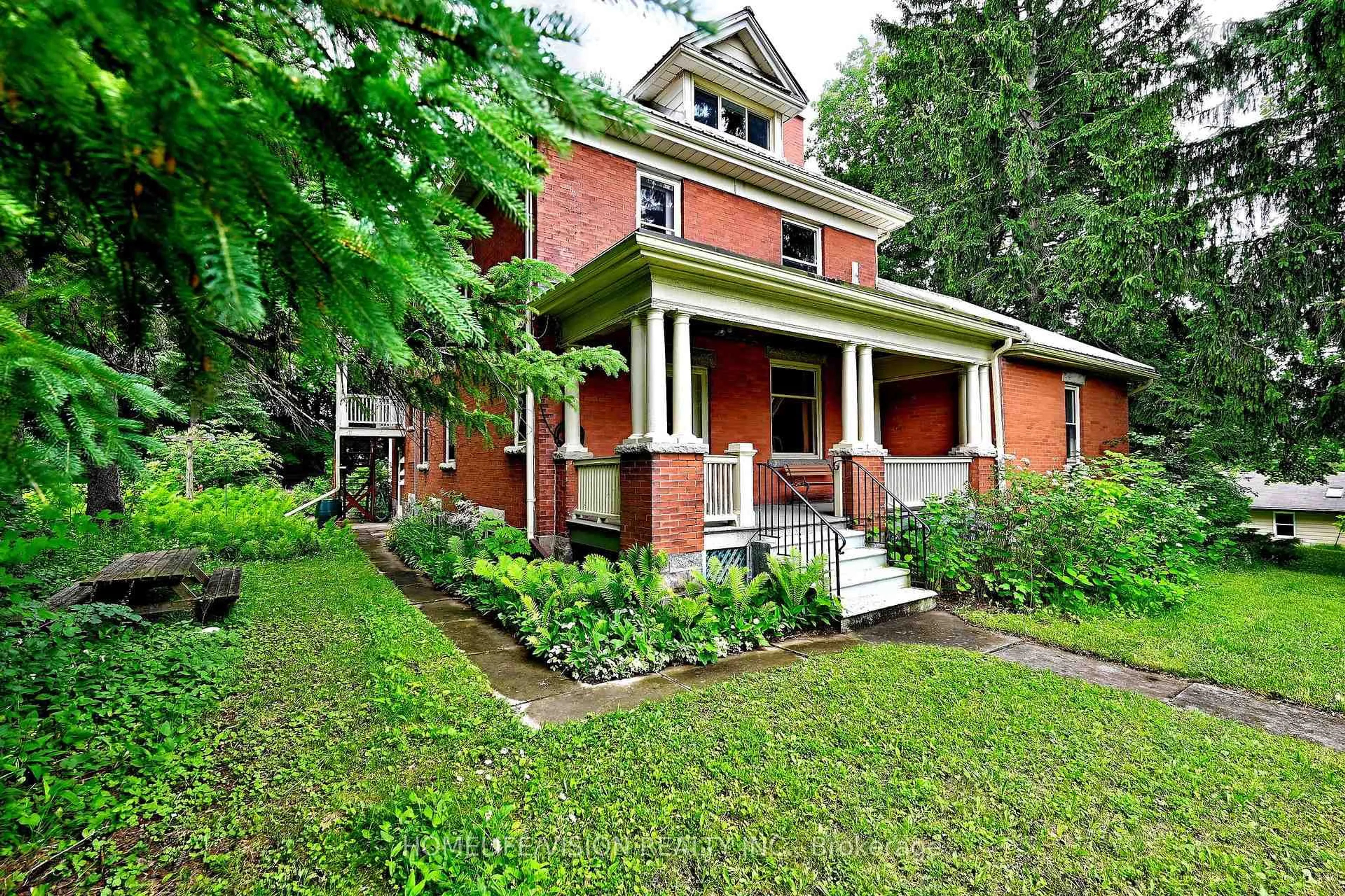Home with brick exterior material, street for 135 Elgin St, Cambridge Ontario N1R 5H6