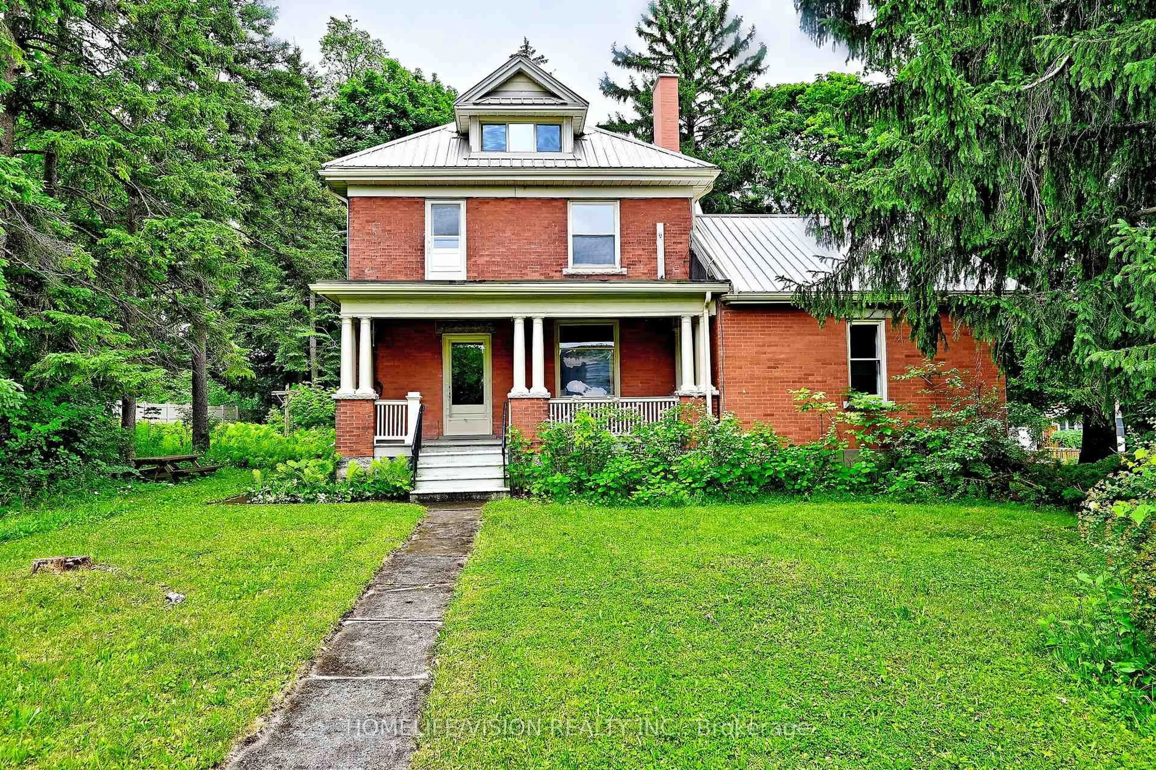 Home with brick exterior material, street for 135 Elgin St, Cambridge Ontario N1R 5H6