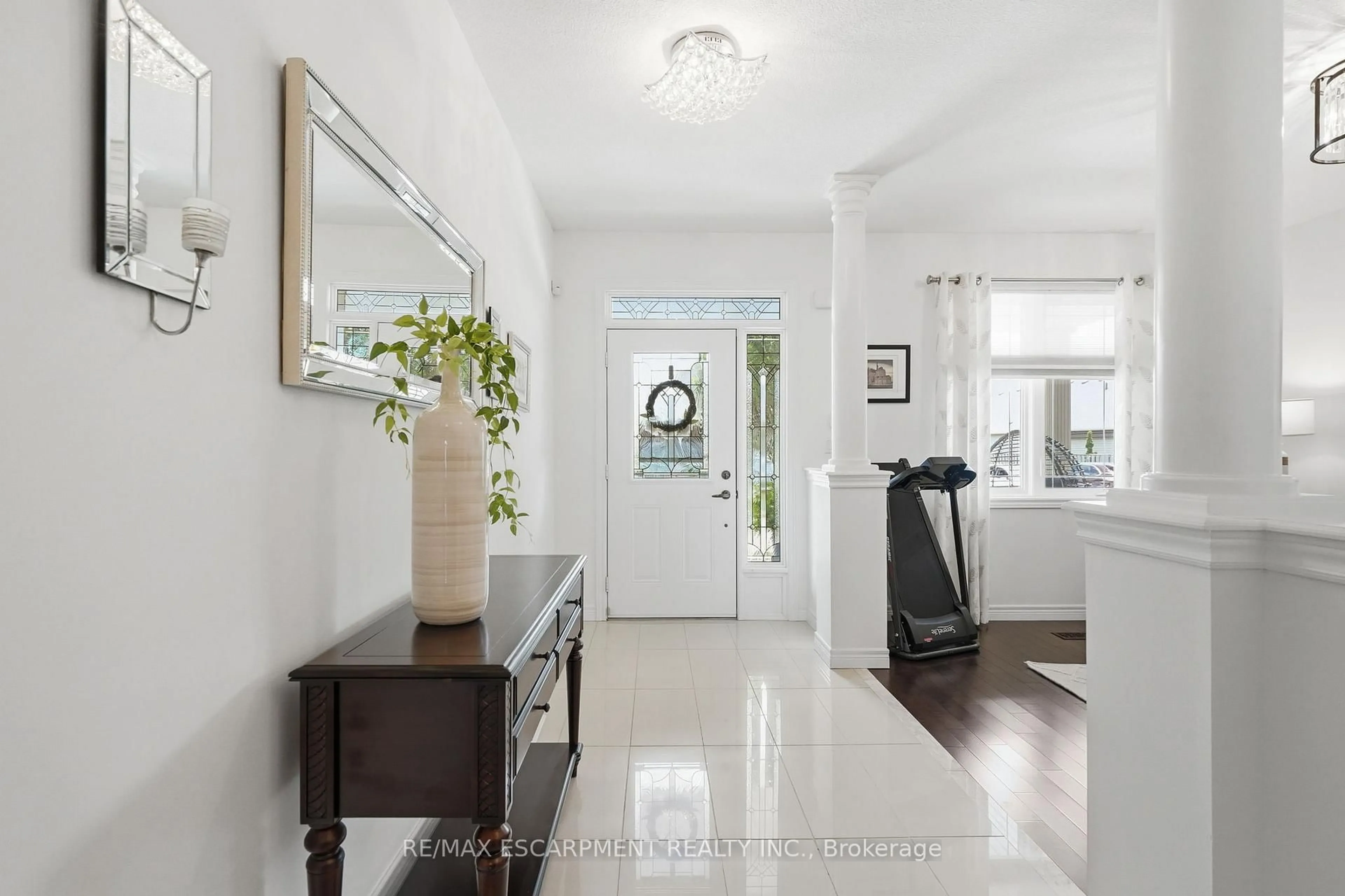Indoor entryway for 35 Finton Lane, Hamilton Ontario L0R 1C0