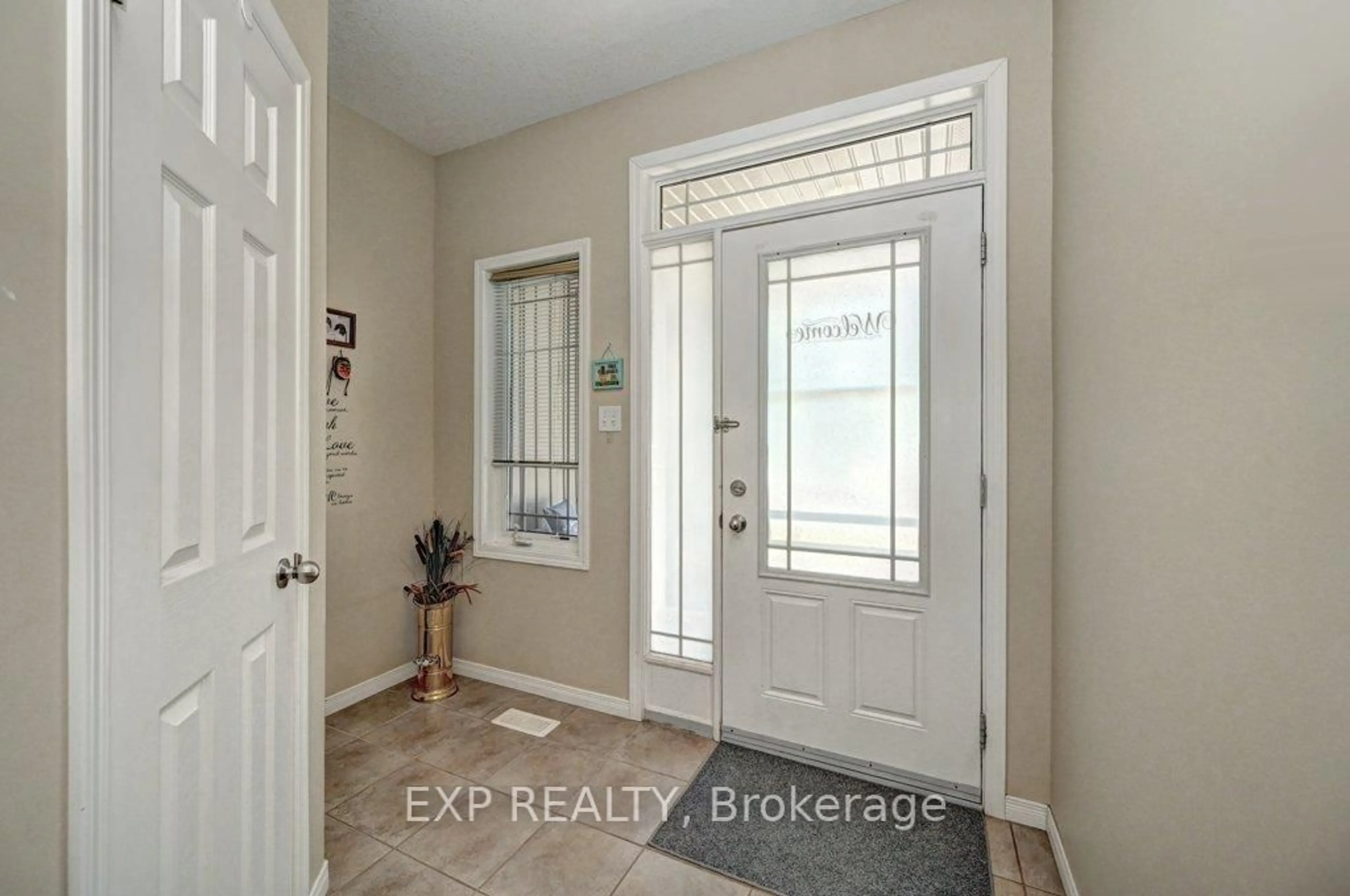 Indoor entryway for 795 Laurelwood Dr #A3, Waterloo Ontario N2V 0A3