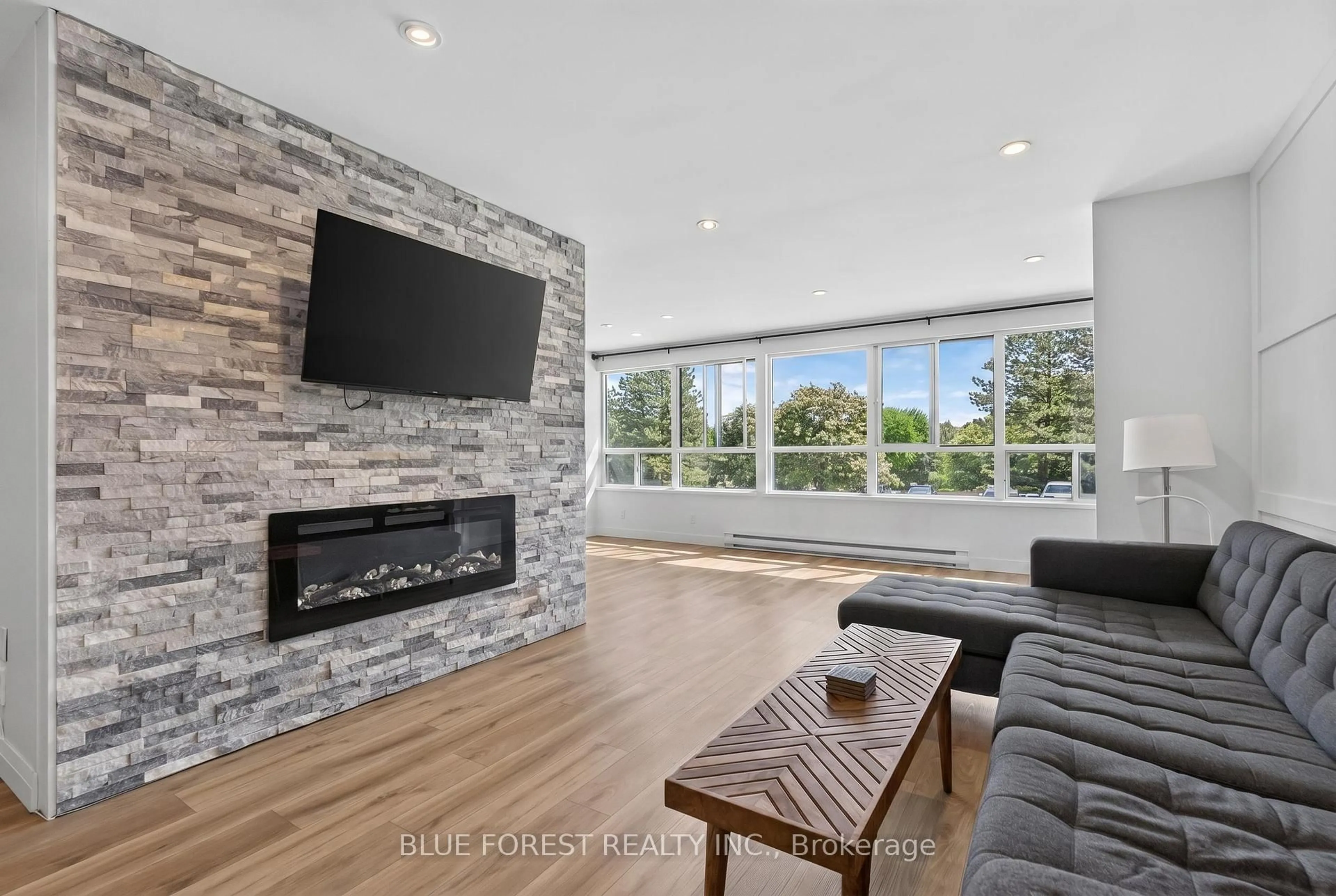 Home theater for 600 Grenfell Dr #202, London North Ontario N5X 2R8