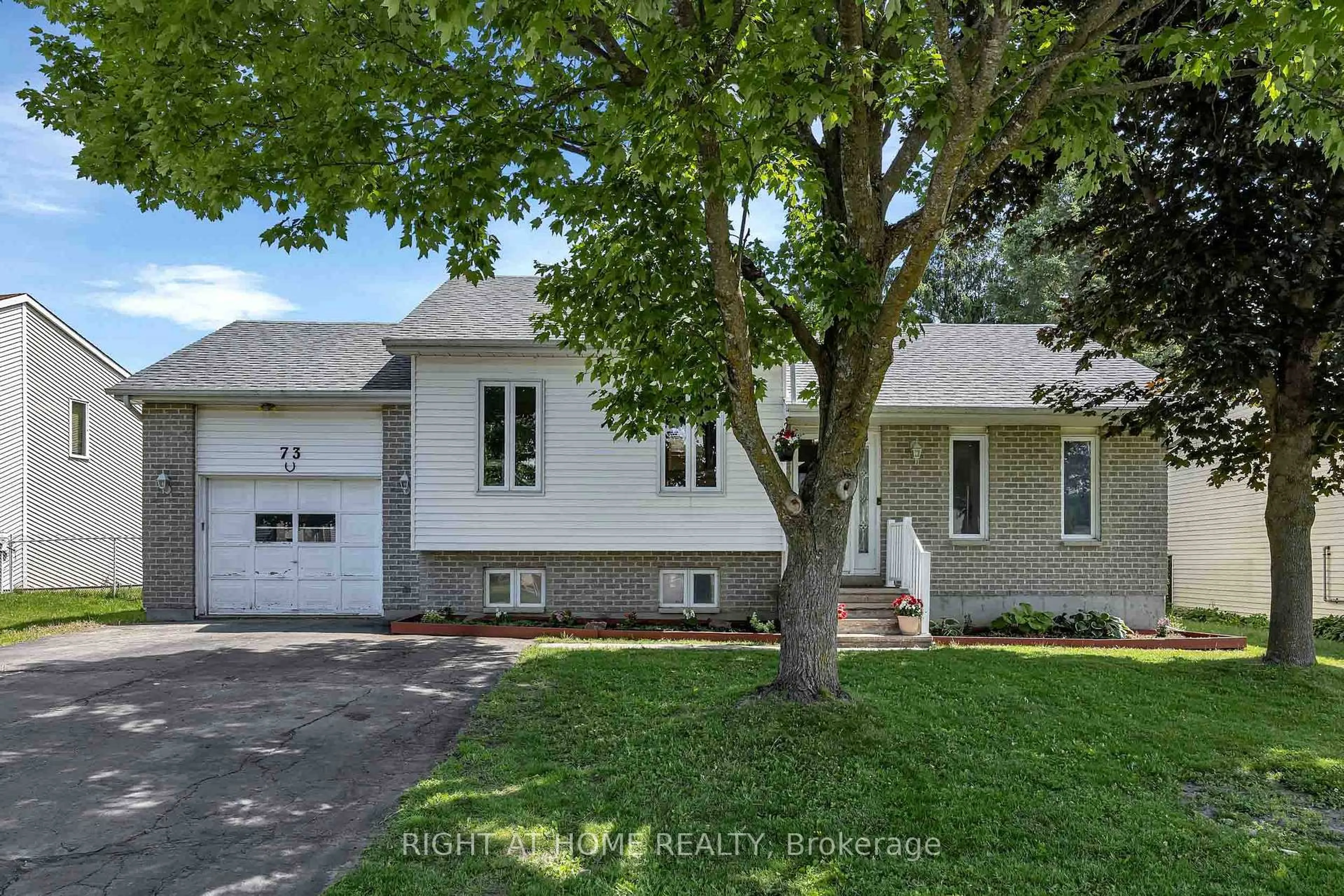 Unknown for 73 Castlebeau St, Russell Ontario K0A 1W0