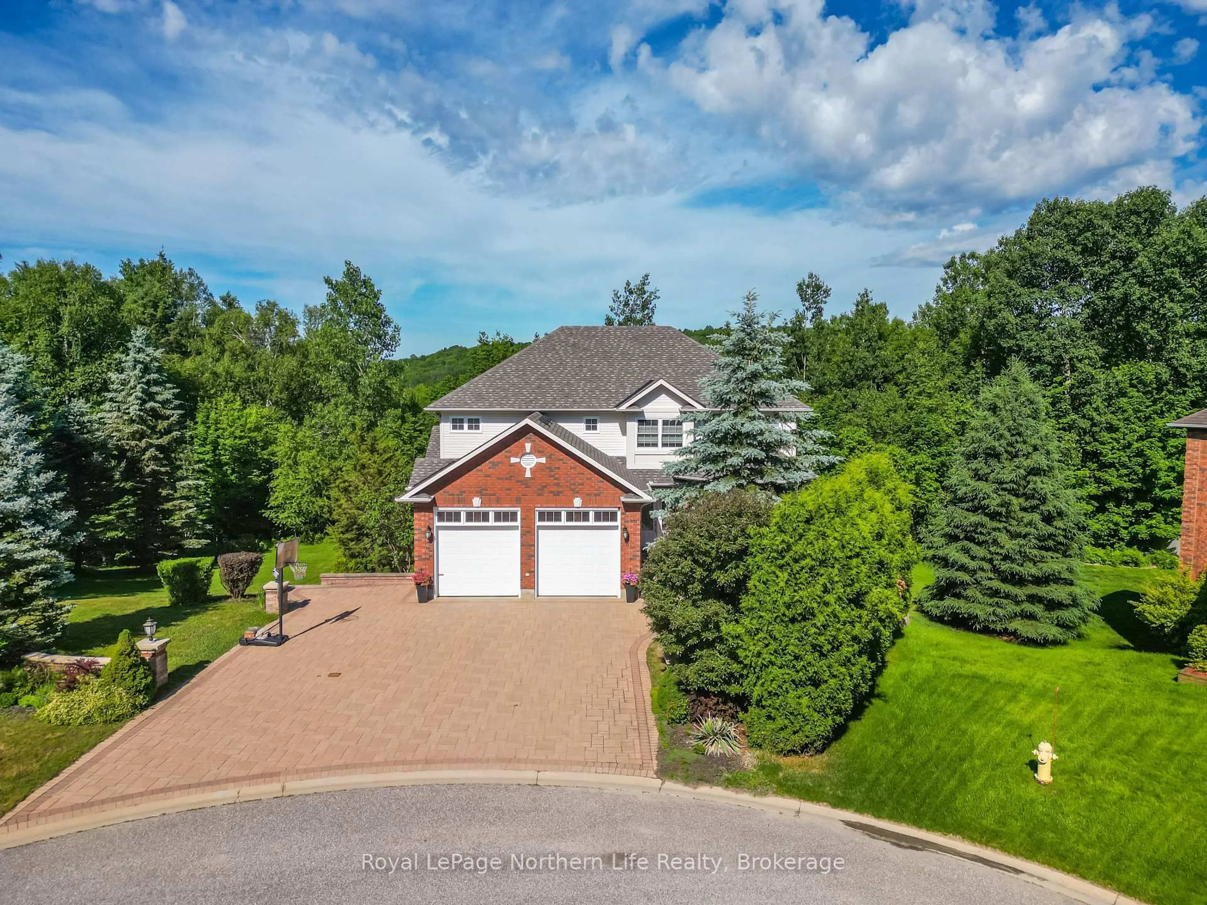 A pic from outside/outdoor area/front of a property/back of a property/a pic from drone, street for 70 Kenwood Hills Dr, North Bay Ontario P1C 1M3