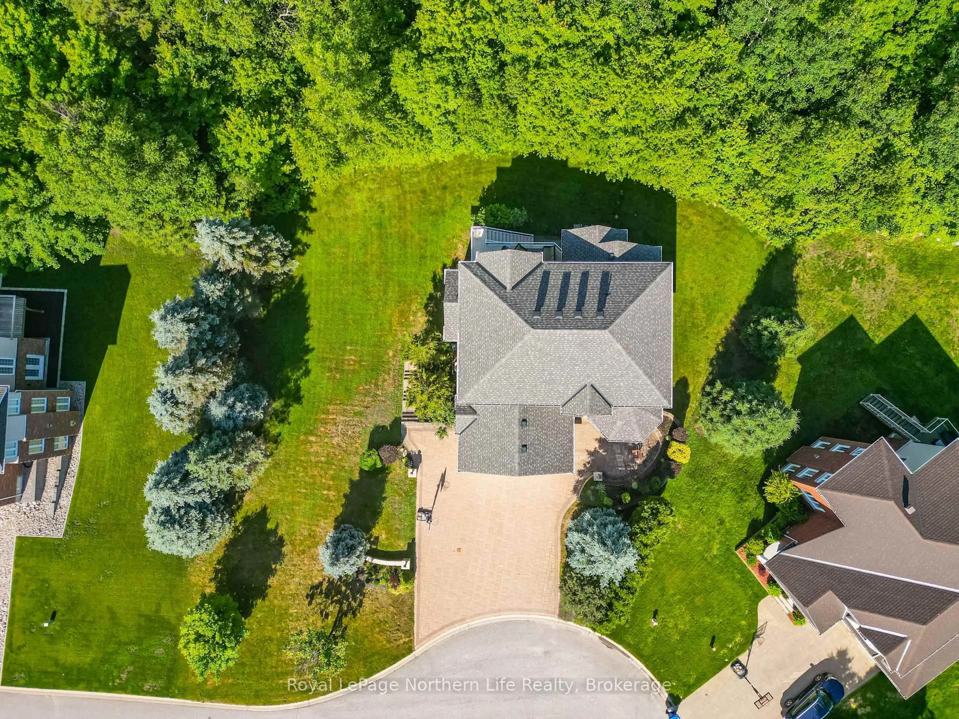 A pic from outside/outdoor area/front of a property/back of a property/a pic from drone, street for 70 Kenwood Hills Dr, North Bay Ontario P1C 1M3