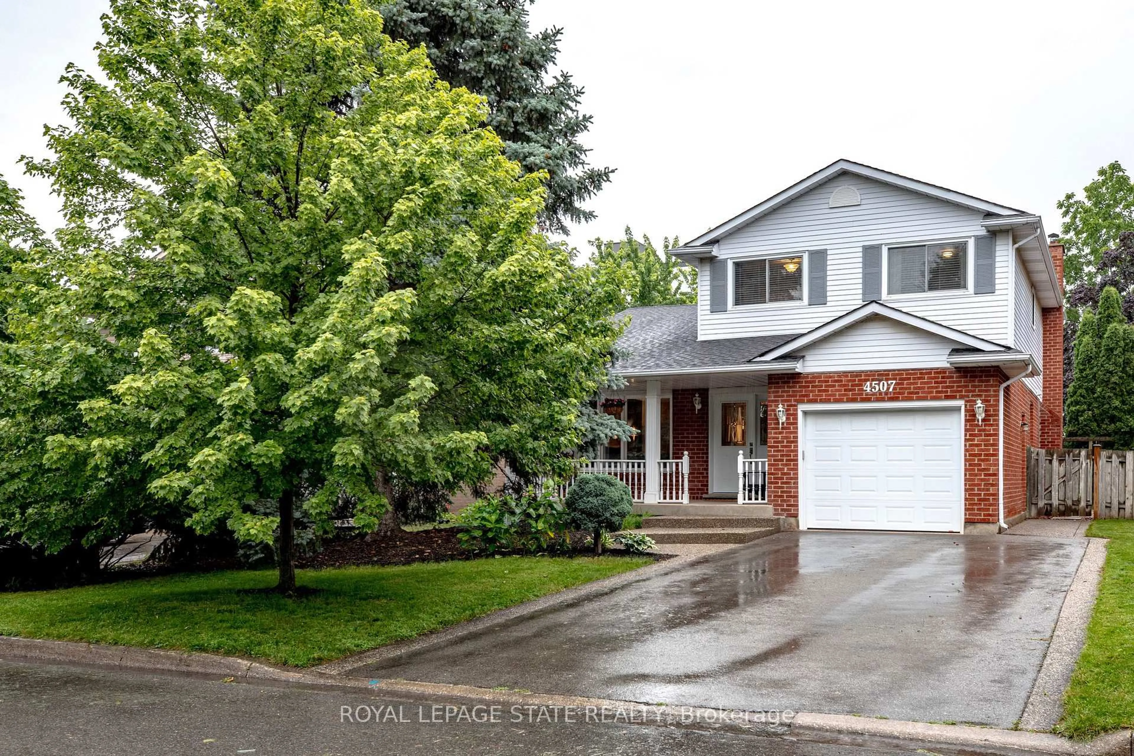 Home with brick exterior material, street for 4507 Ivy Gardens Cres, Lincoln Ontario L3J 0B1