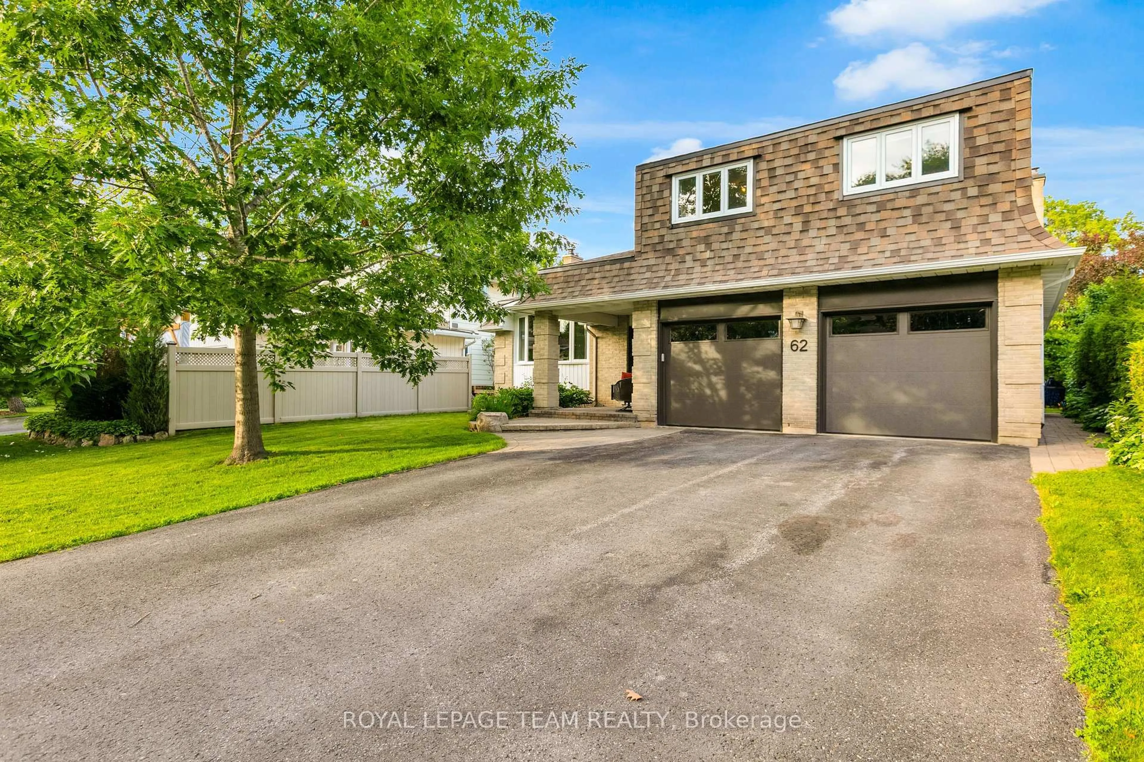 A pic from outside/outdoor area/front of a property/back of a property/a pic from drone, street for 62 Northpark Dr, Ottawa Ontario K1B 3R8