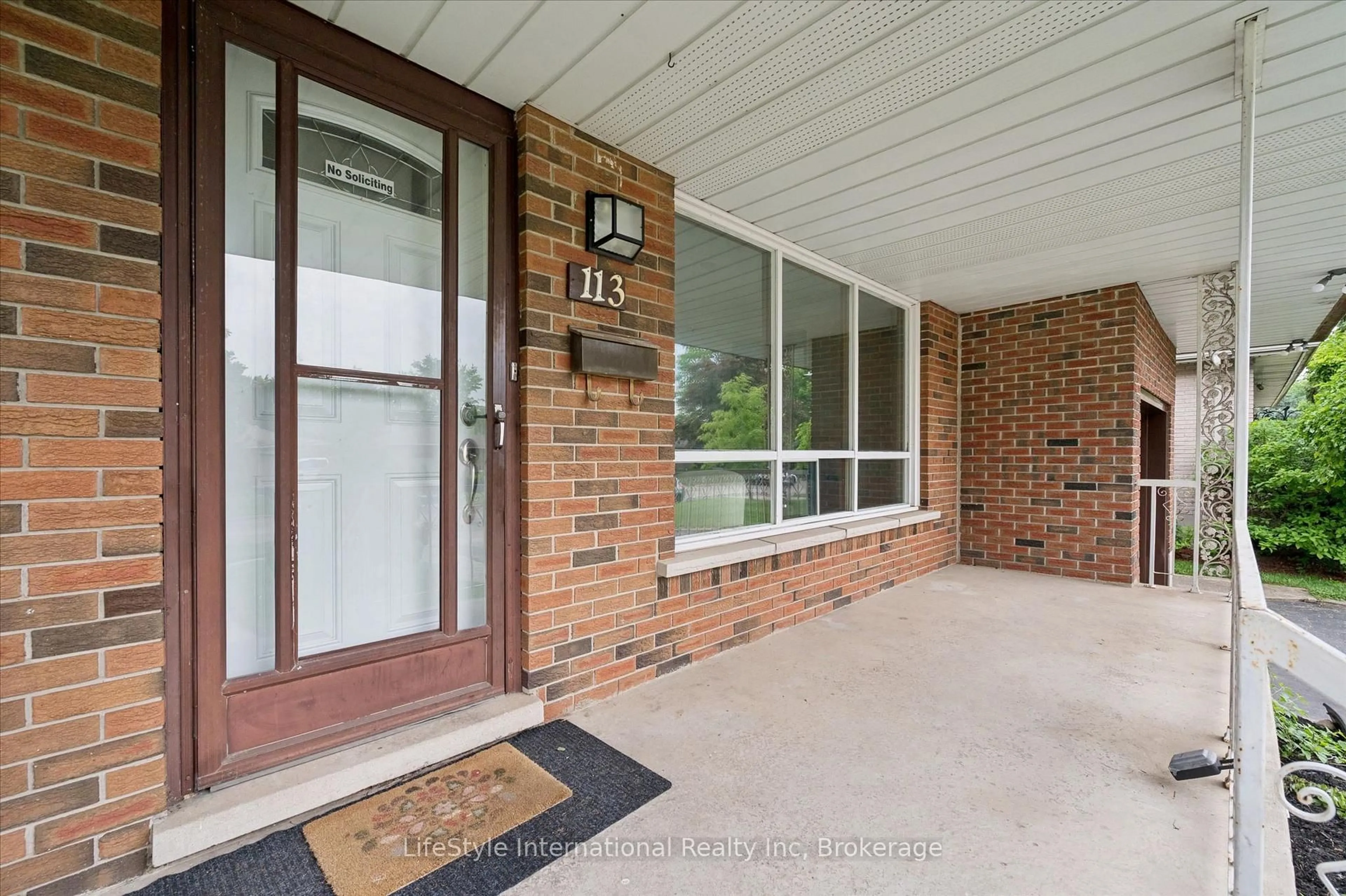 Unknown for 113 Applewood Cres, Guelph Ontario N1H 6B3