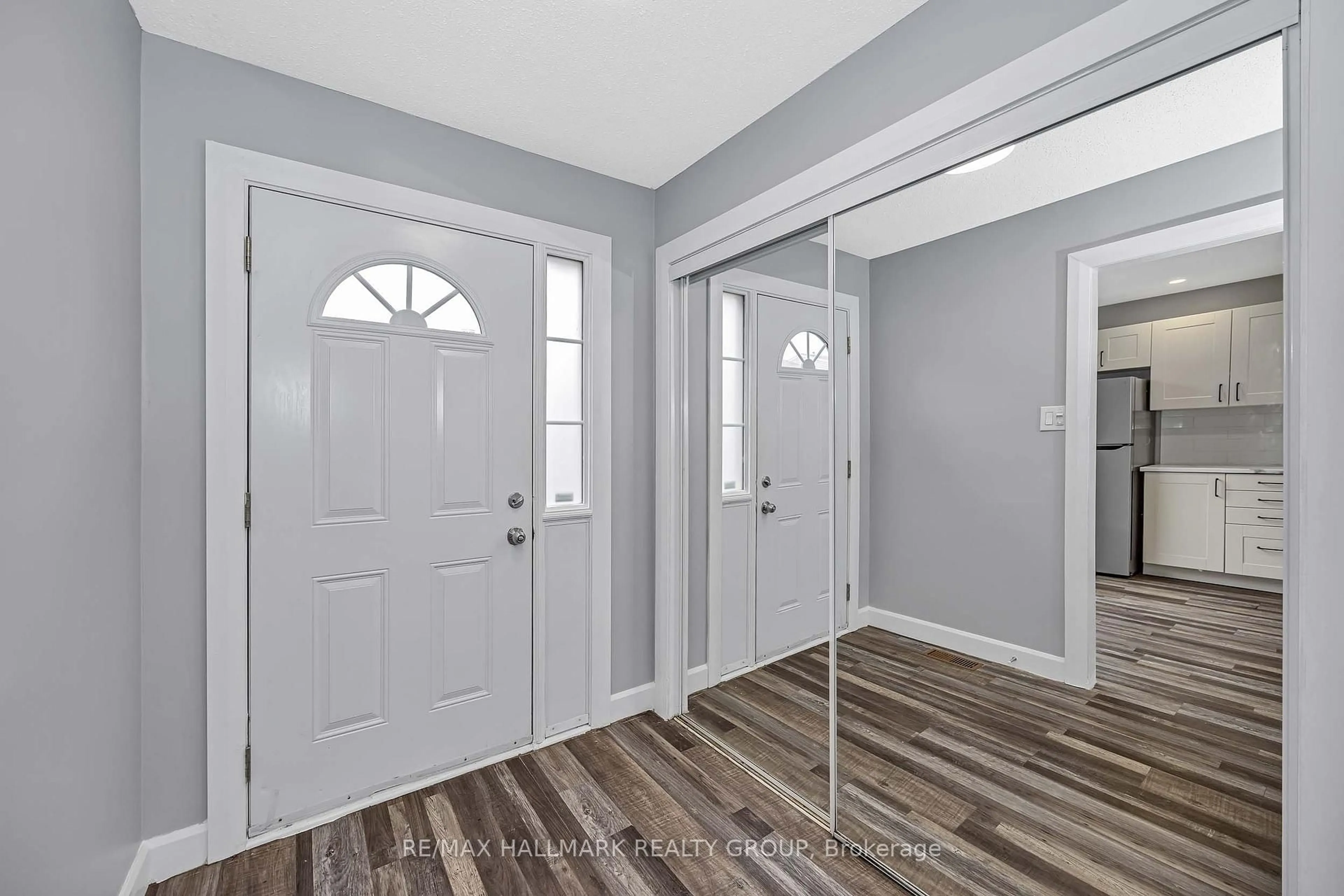 Indoor entryway for 820 Cahill Dr #69, Ottawa Ontario K1V 9K4