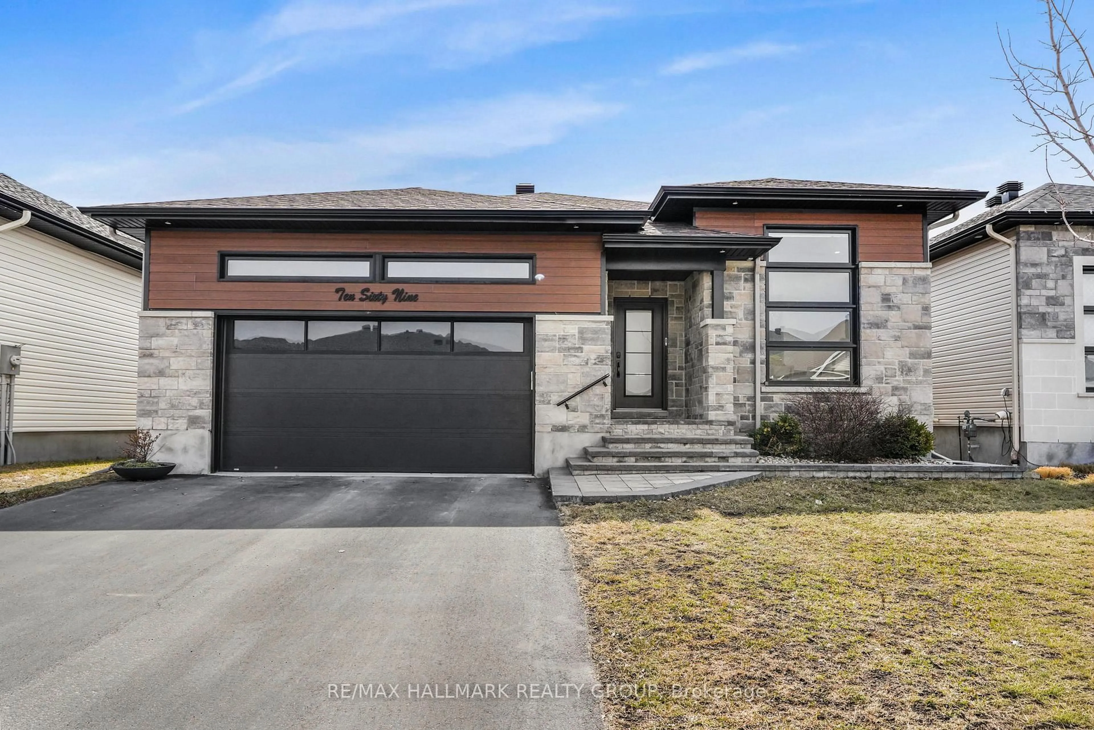 Home with brick exterior material, street for 1069 DIAMOND St, Clarence-Rockland Ontario K4K 1P6