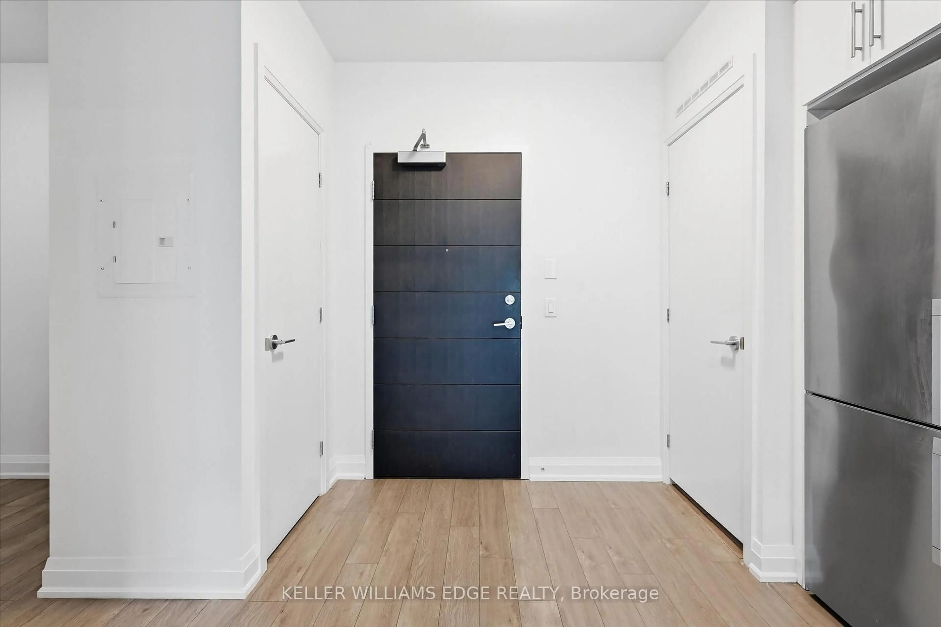 Indoor entryway for 212 King St #418, Hamilton Ontario L8N 1B5