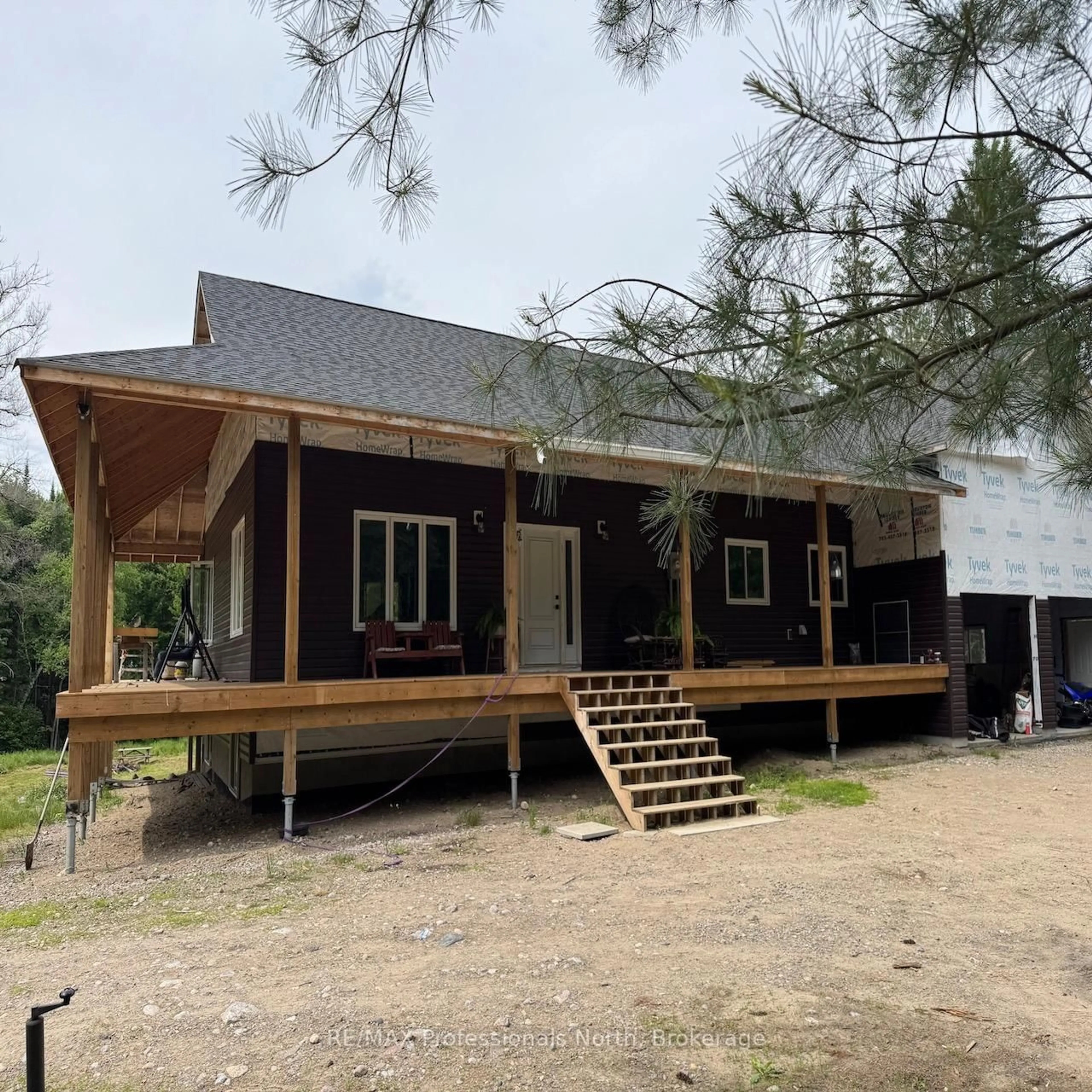 Home with vinyl exterior material, building for 1538 Barry Line Rd, Algonquin Highlands Ontario K0M 1S0