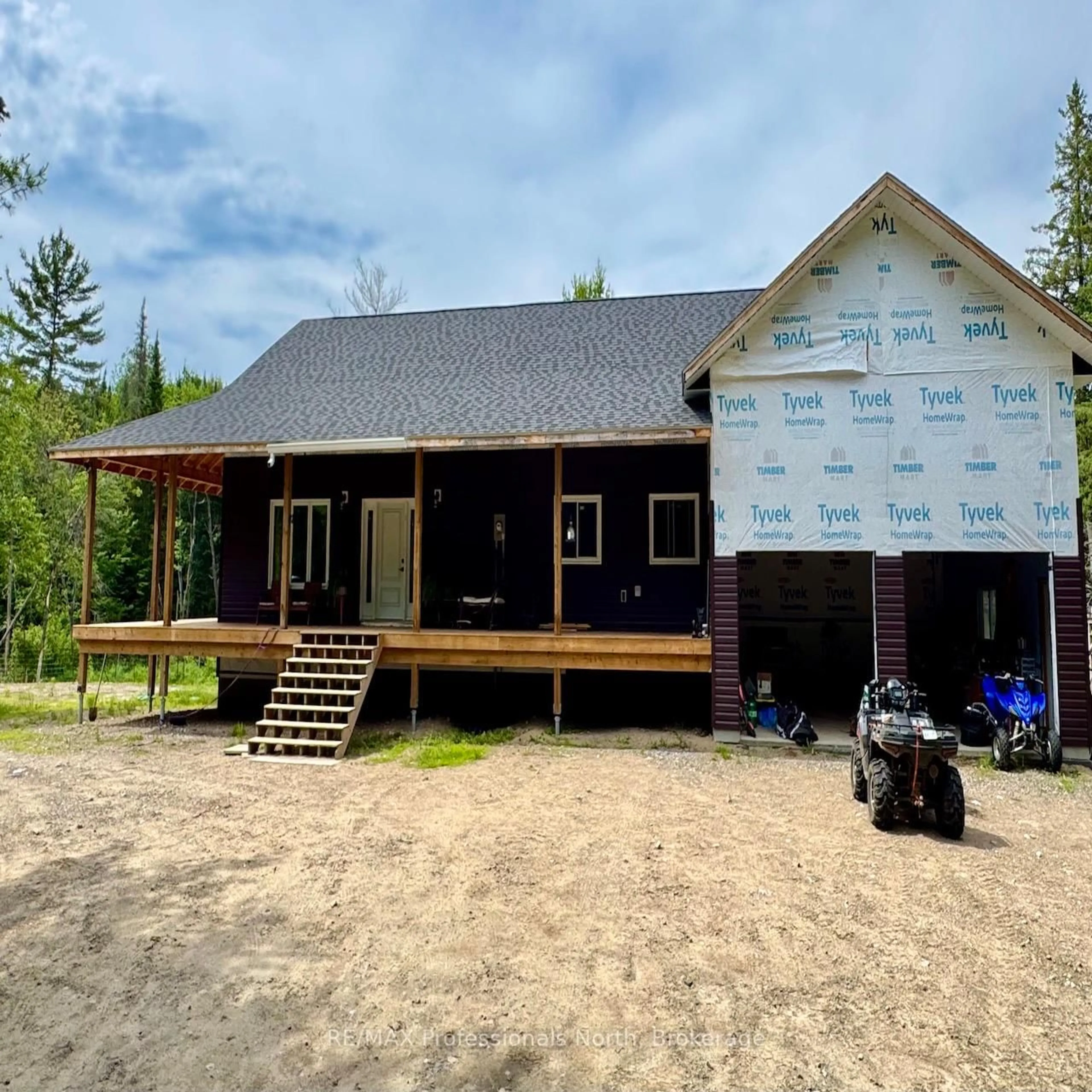 Home with vinyl exterior material, building for 1538 Barry Line Rd, Algonquin Highlands Ontario K0M 1S0
