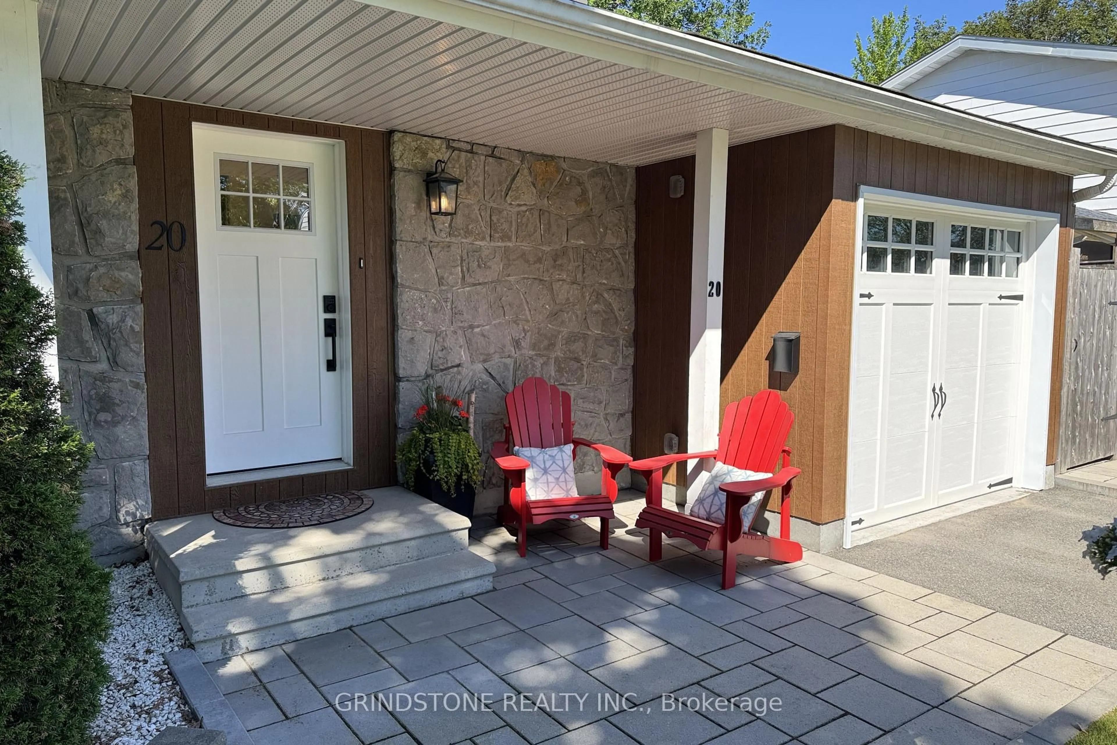 Unknown for 20 Lavina Cres, Ottawa Ontario K2H 7P2