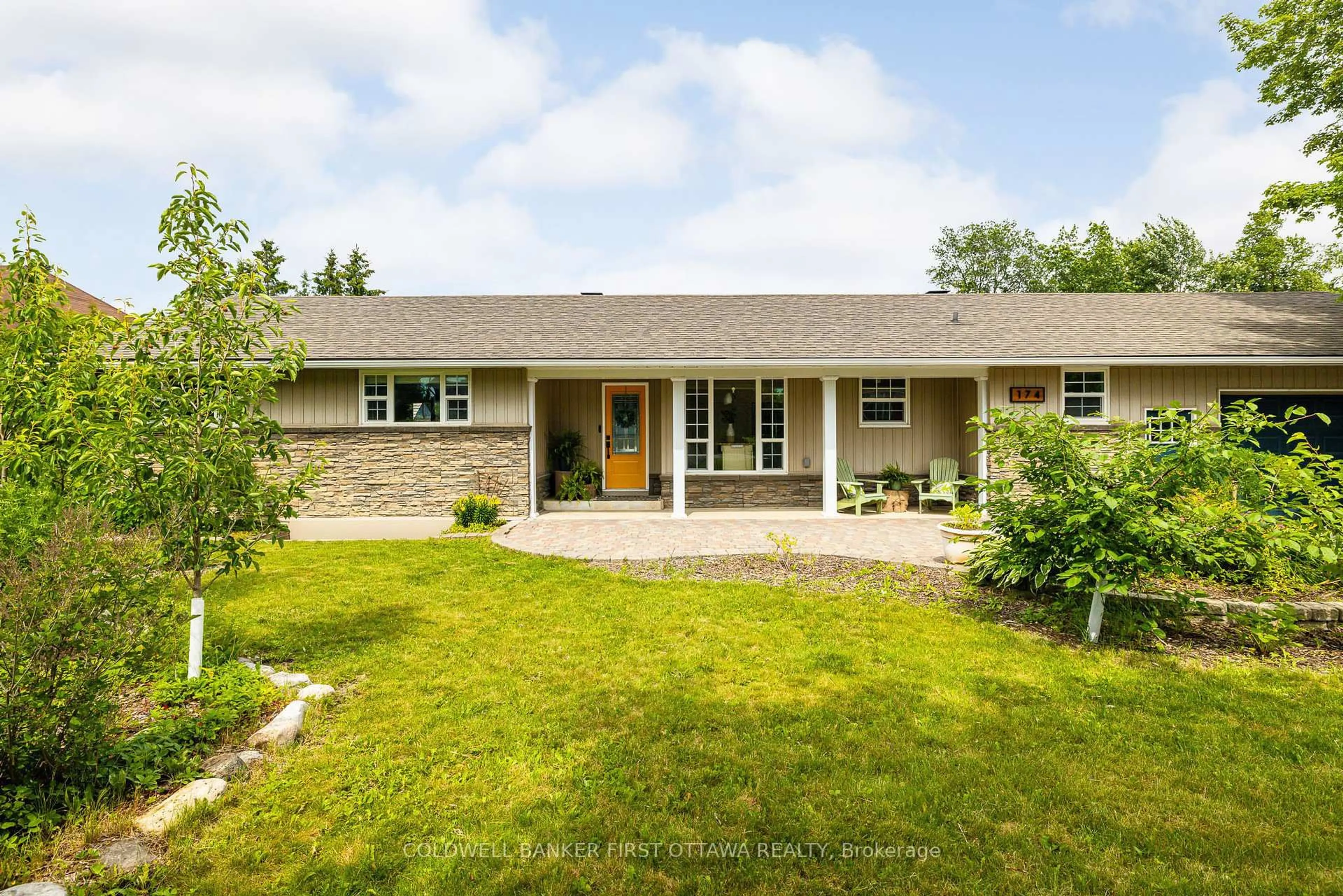 A pic from outside/outdoor area/front of a property/back of a property/a pic from drone, street for 174 Lloydalex Cres, Carp Ontario K0A 1L0