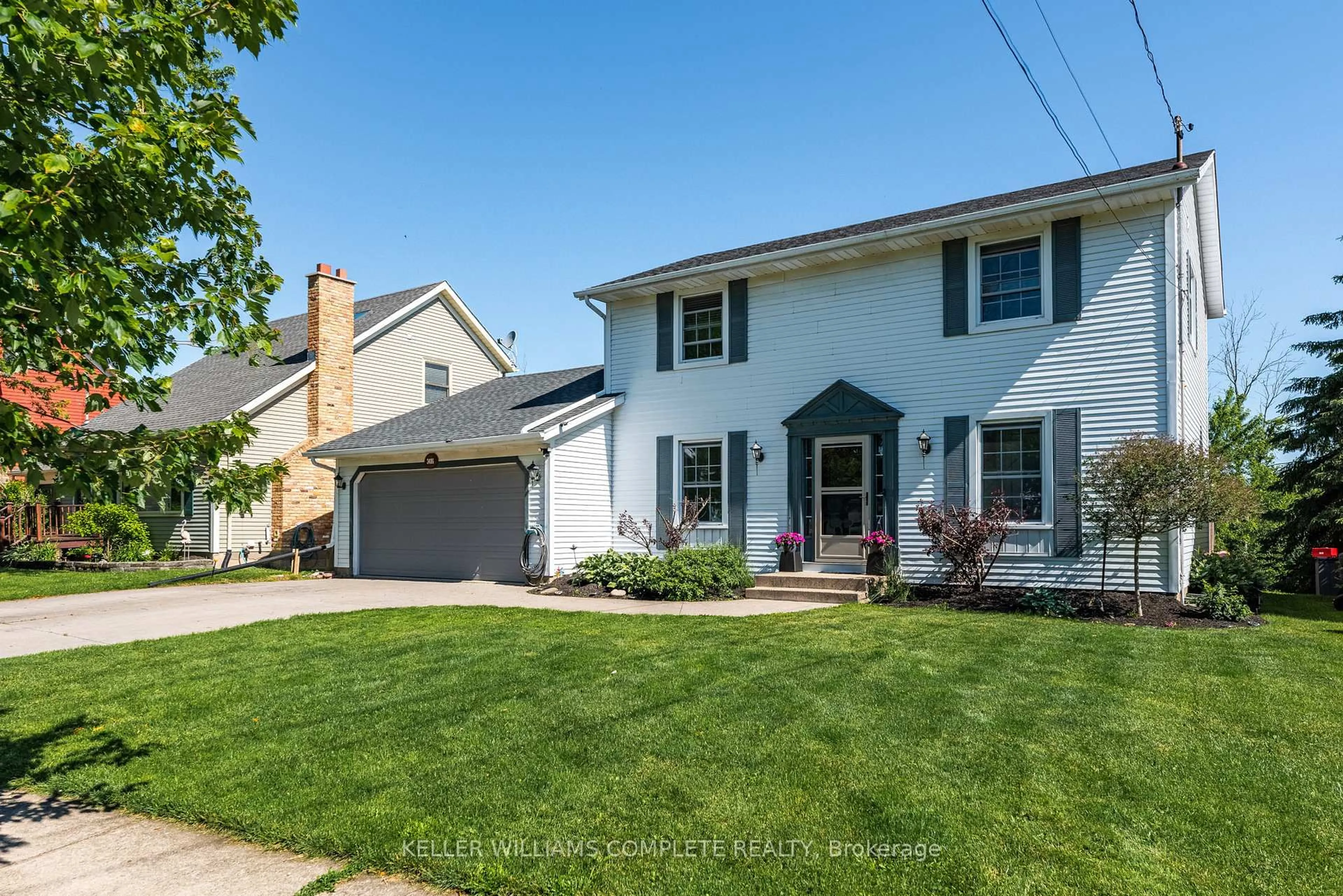 Home with vinyl exterior material, street for 3486 East Main St, Fort Erie Ontario L0S 1S0