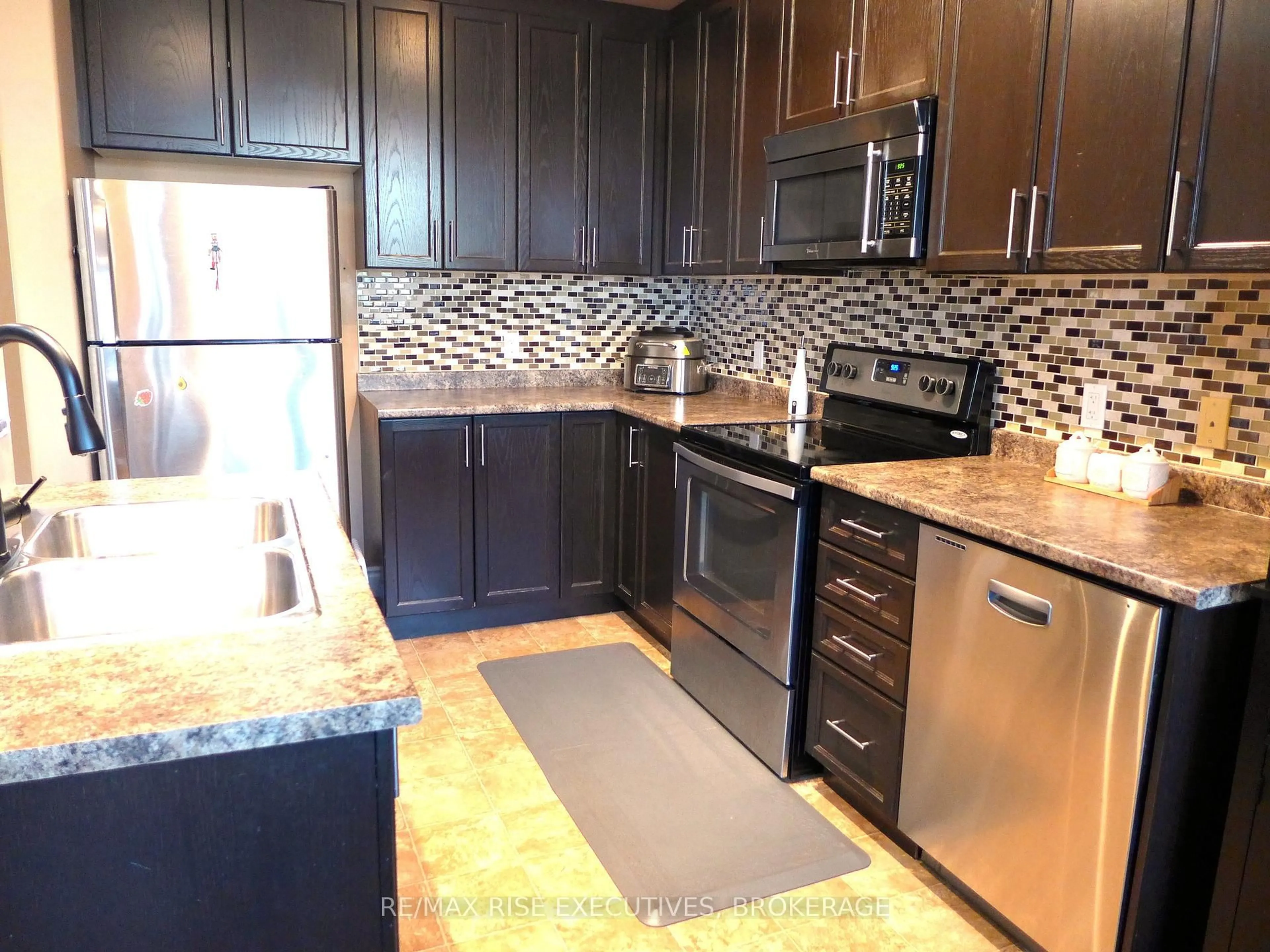 Standard kitchen, ceramic/tile floor for 314 Janette St, Kingston Ontario K7L 4V2
