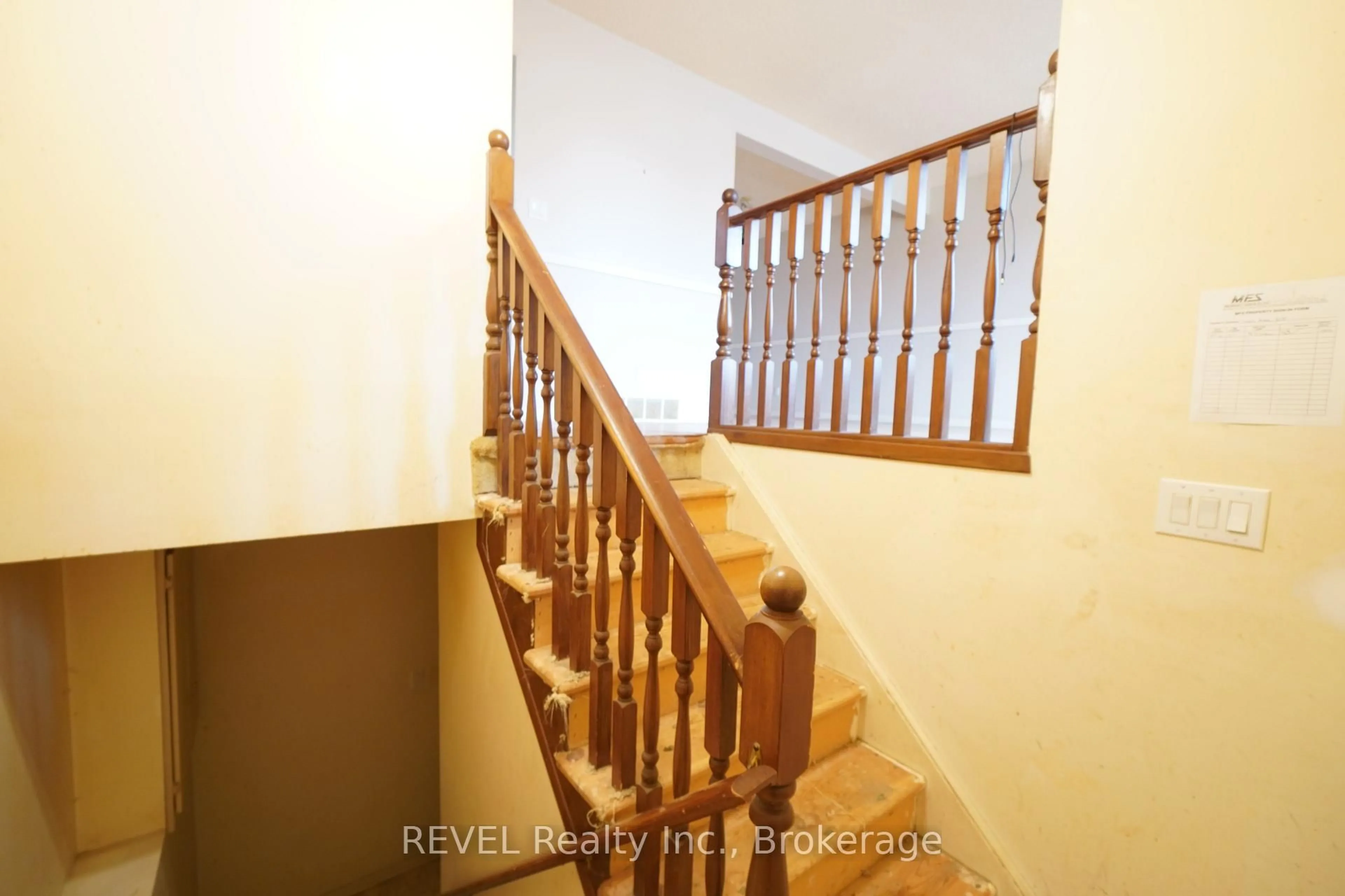 Stairs for 7468 Alex Ave, Niagara Falls Ontario L2G 7V1