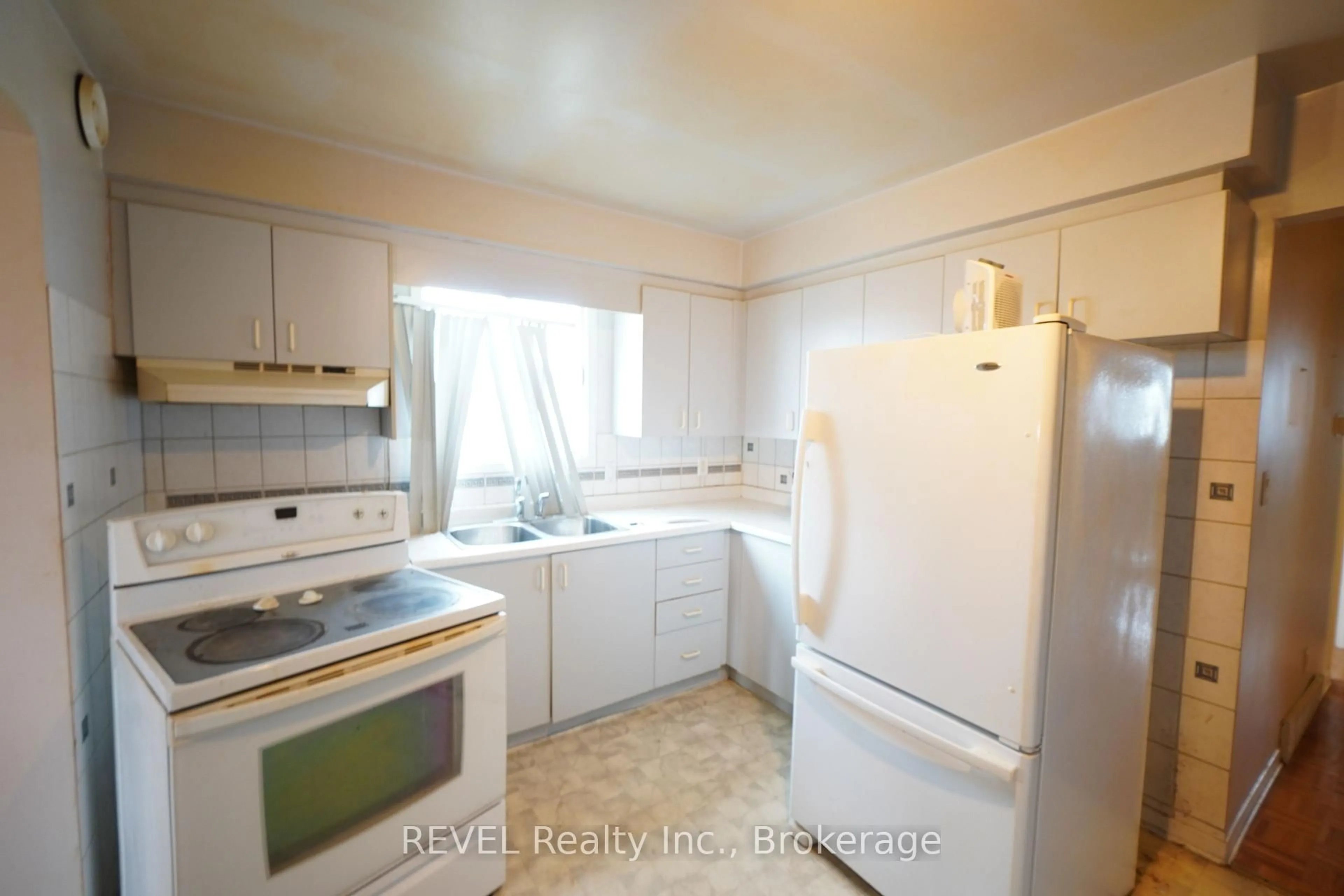 Standard kitchen, unknown for 7468 Alex Ave, Niagara Falls Ontario L2G 7V1