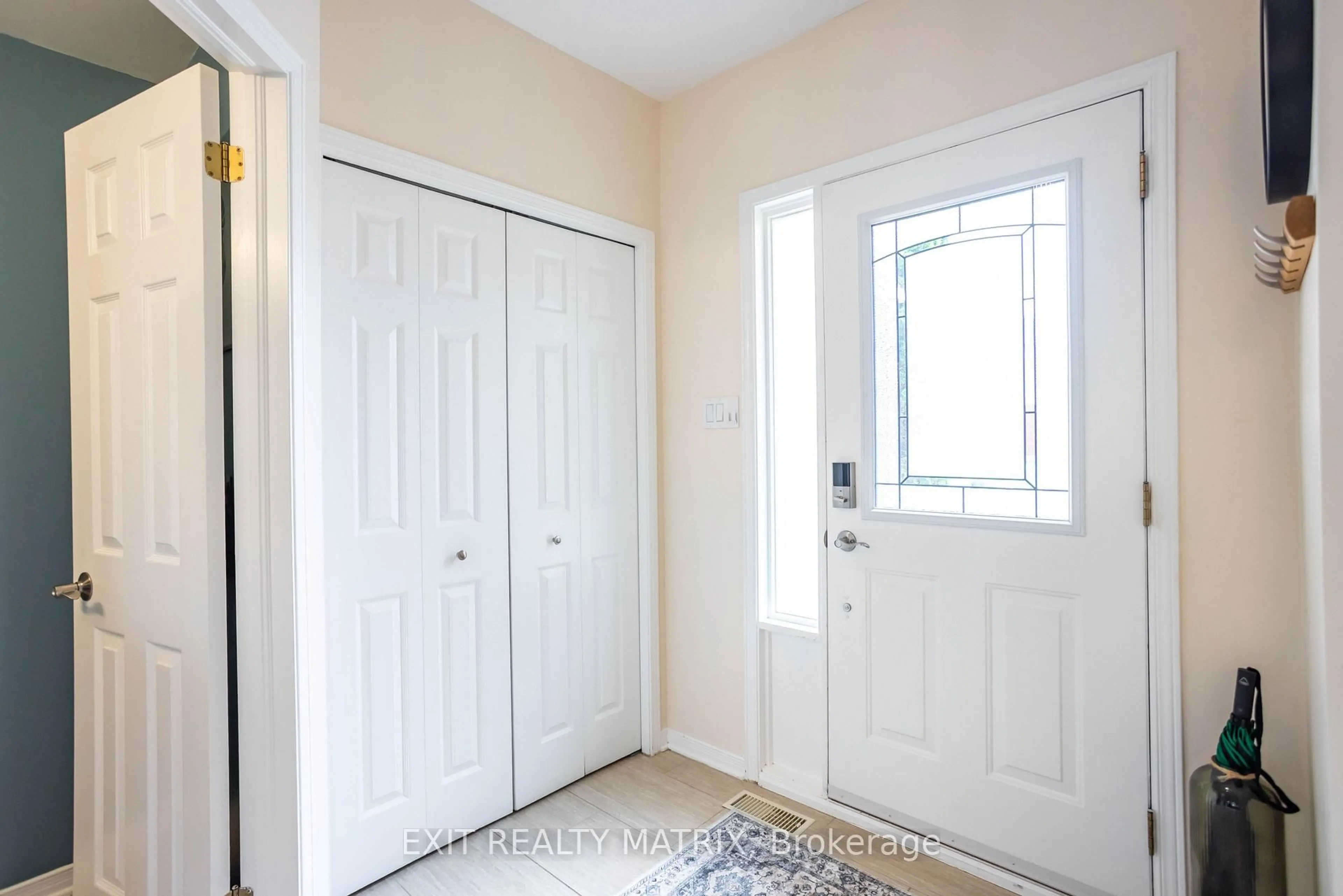 Indoor entryway for 4620 Ogilvie Walk Cres, Ottawa Ontario K1J 1G7