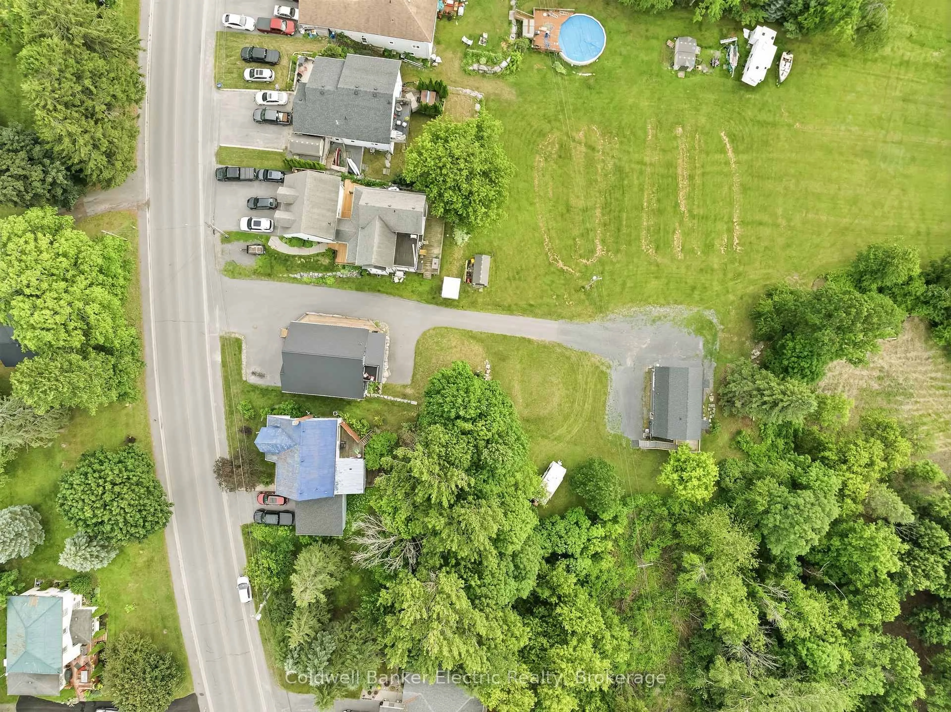 A pic from outside/outdoor area/front of a property/back of a property/a pic from drone, street for 765 Palace Rd, Greater Napanee Ontario K7R 3K9