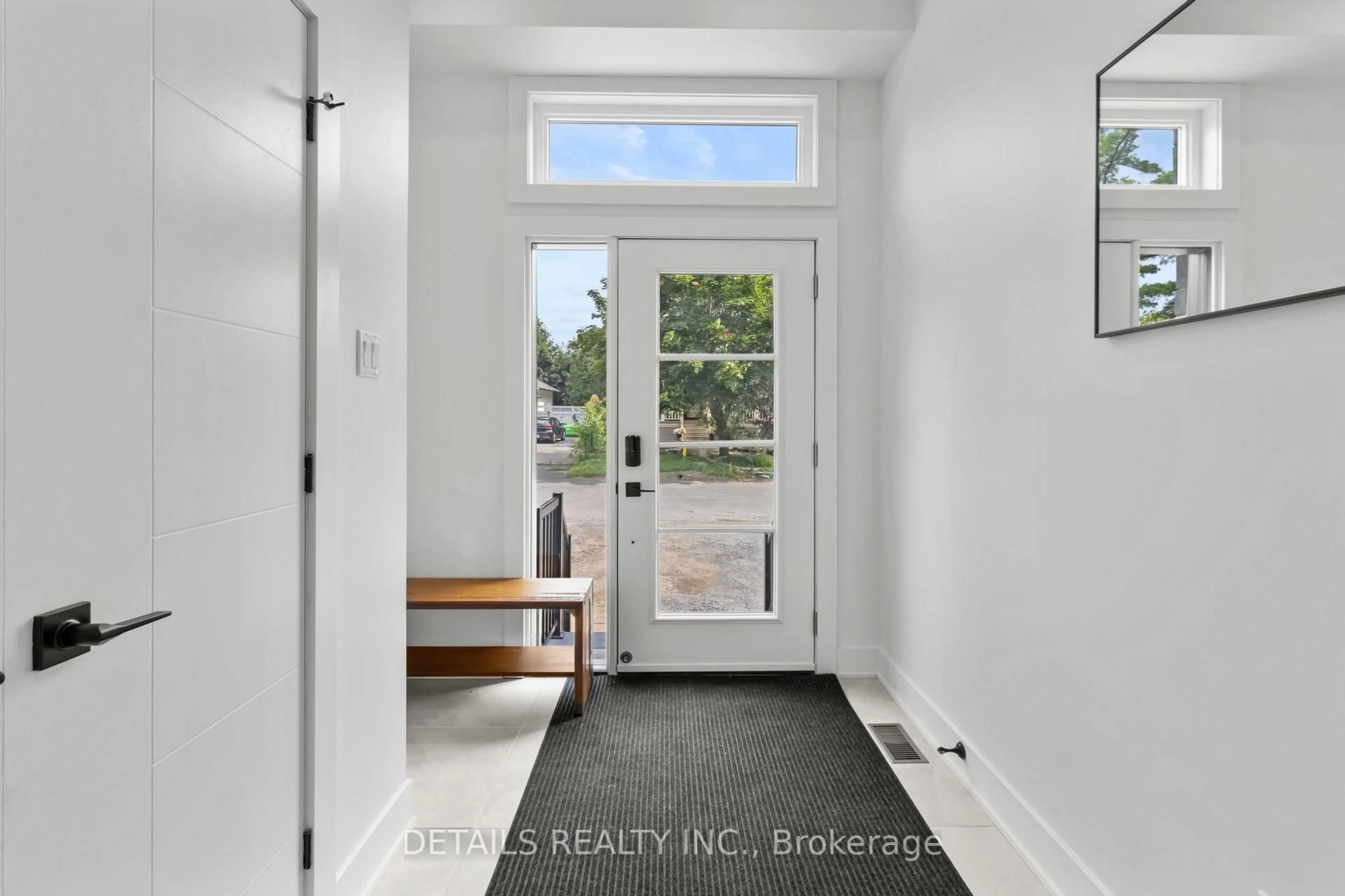 Indoor entryway for 2691 Violet St, Ottawa Ontario K2B 6X1