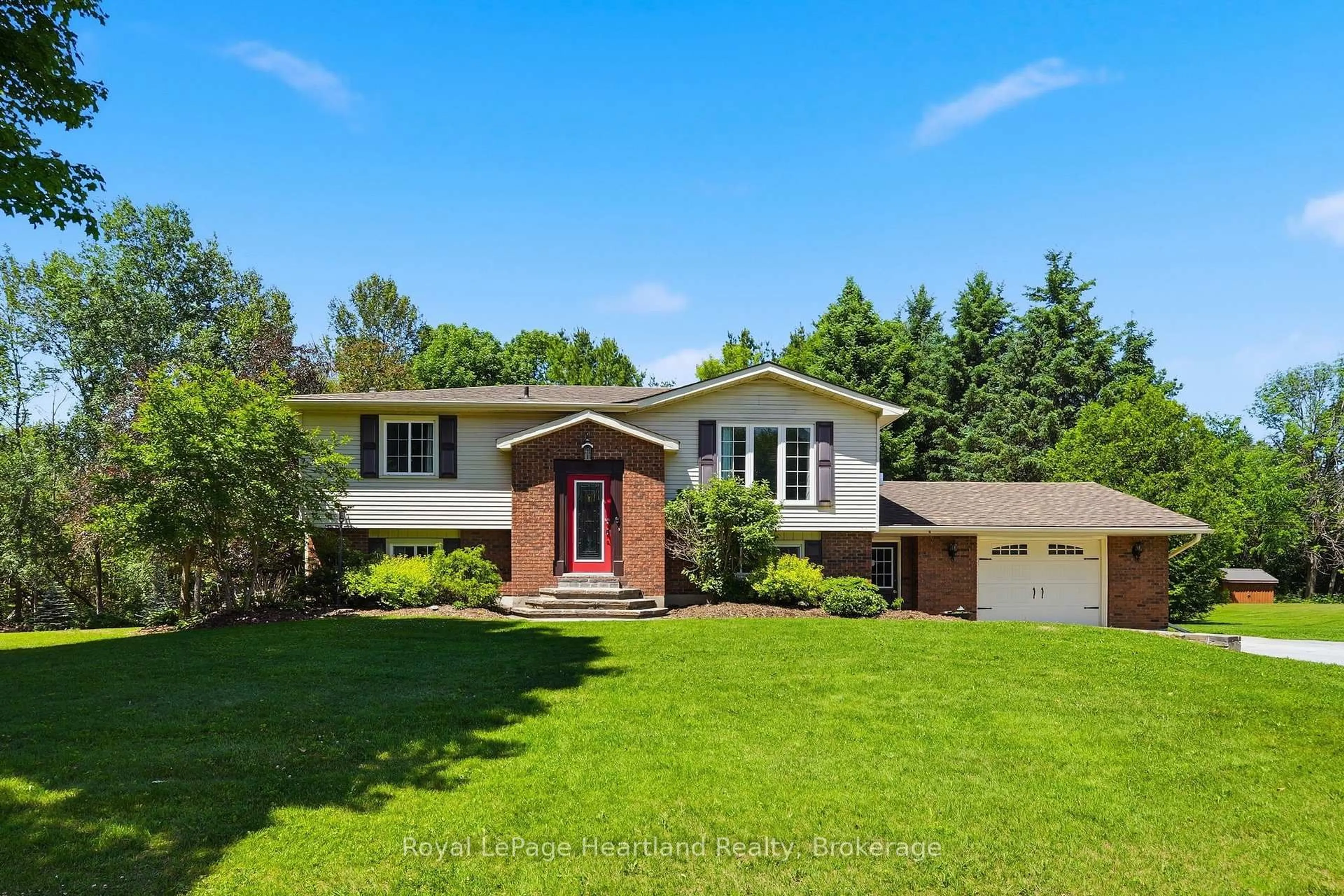 Home with brick exterior material, unknown for 106 CEDAR Crt, Chatsworth Ontario N0H 1G0