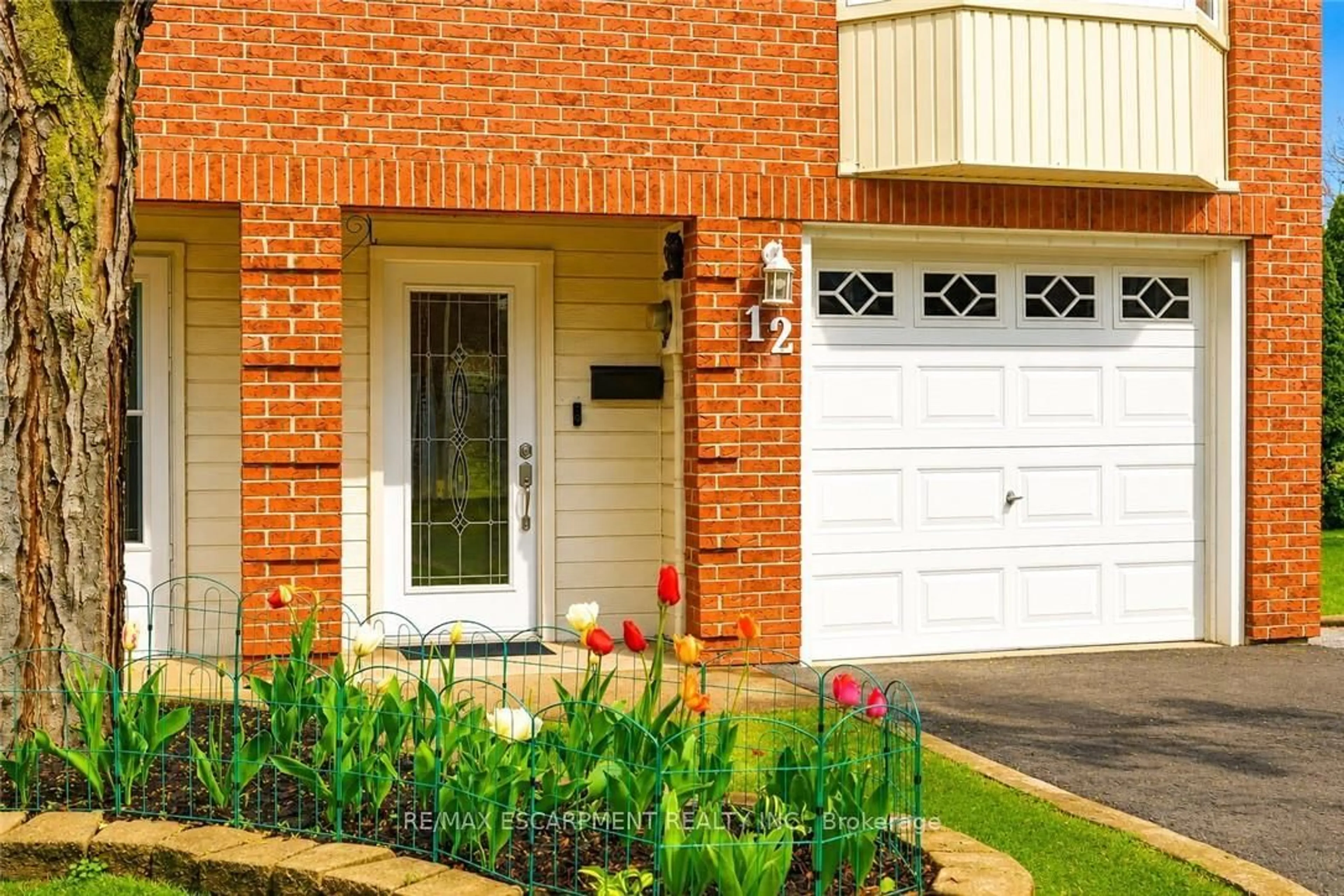 Home with brick exterior material, street for 130 Livingston Ave #12, Grimsby Ontario L3M 4W5