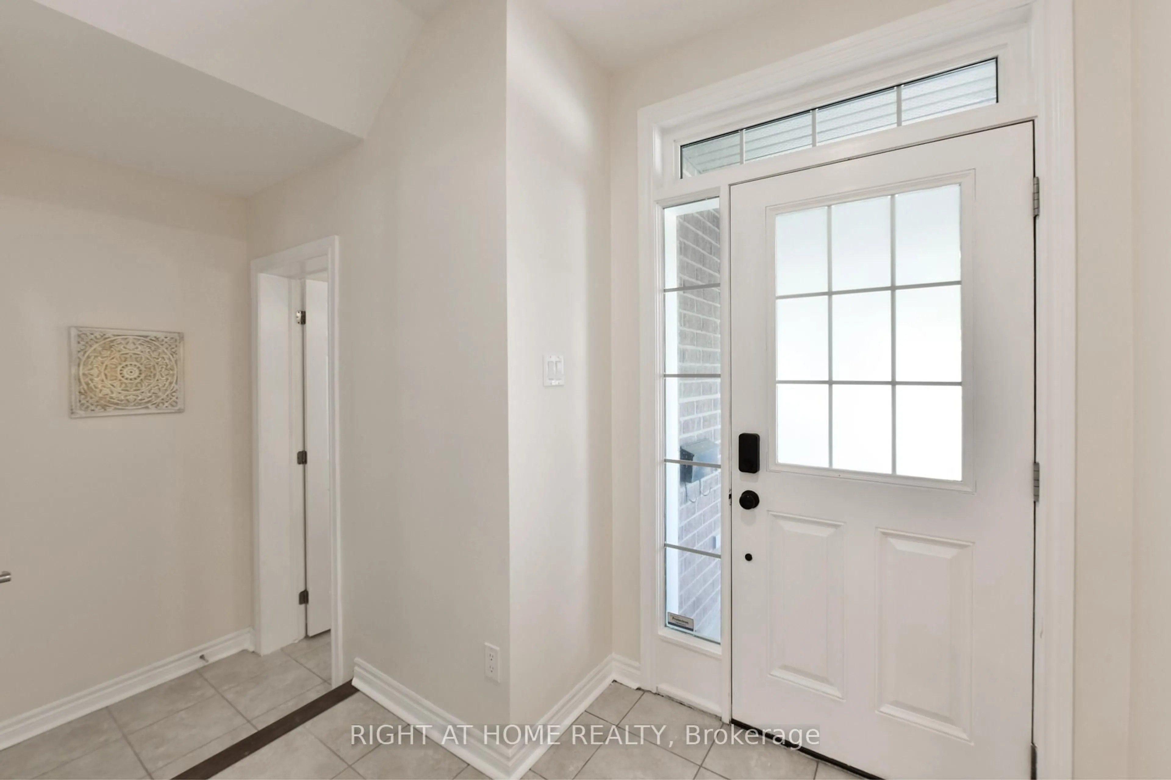 Indoor entryway for 1053 PAMPERO Cres, Ottawa Ontario K2S 0N5