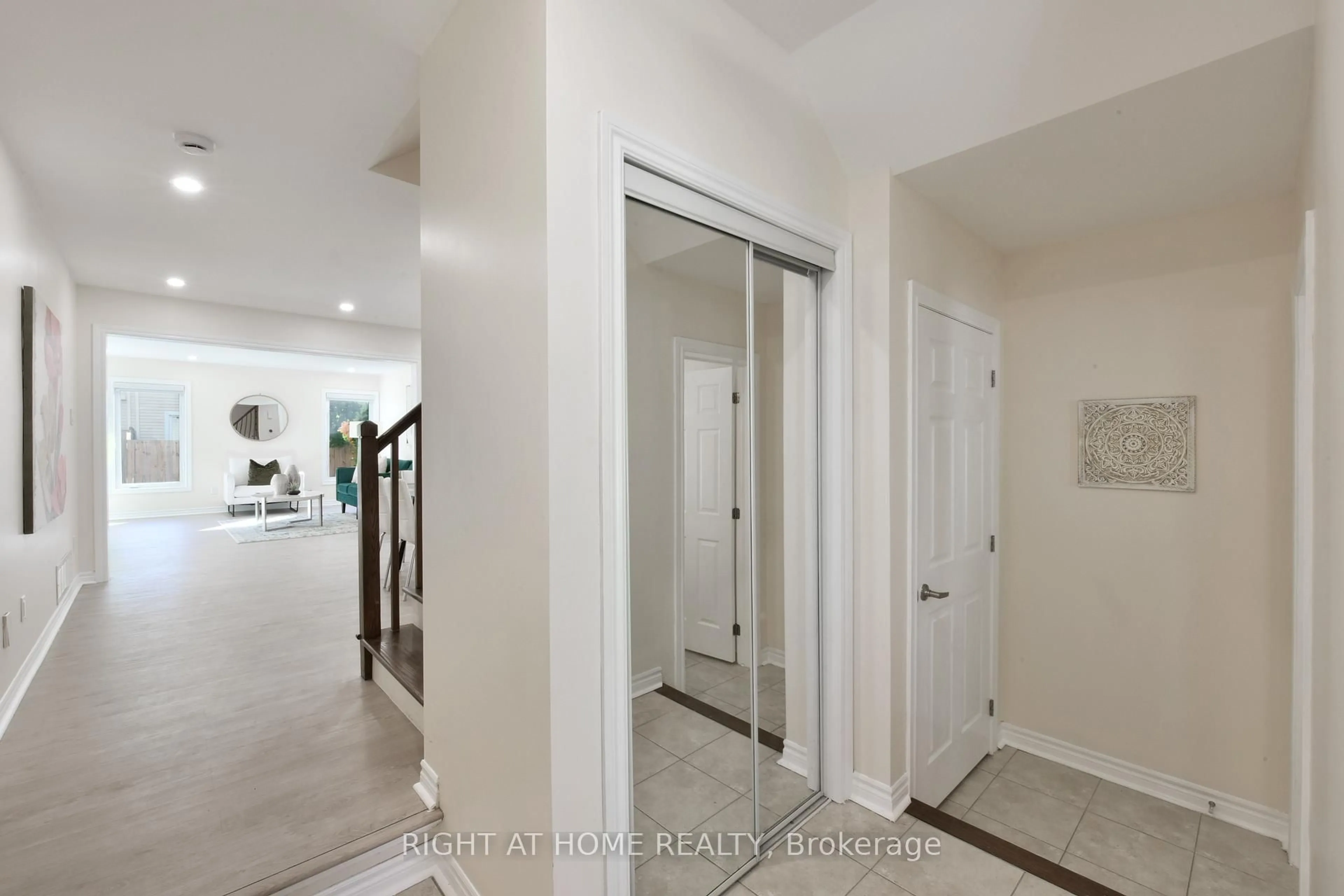 Indoor entryway for 1053 PAMPERO Cres, Ottawa Ontario K2S 0N5