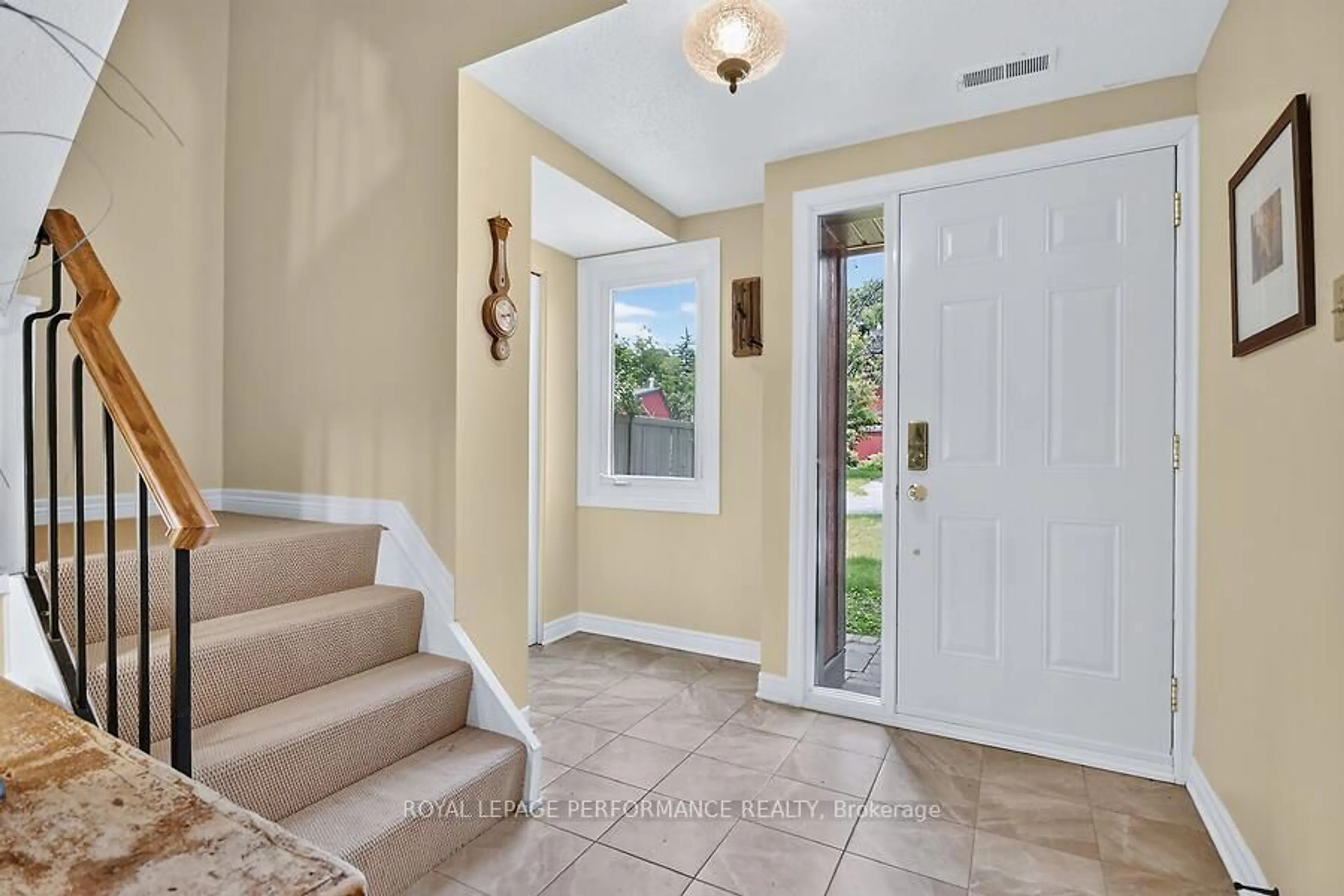 Indoor entryway for 280 McClellan Rd #62, Ottawa Ontario K2H 8P8
