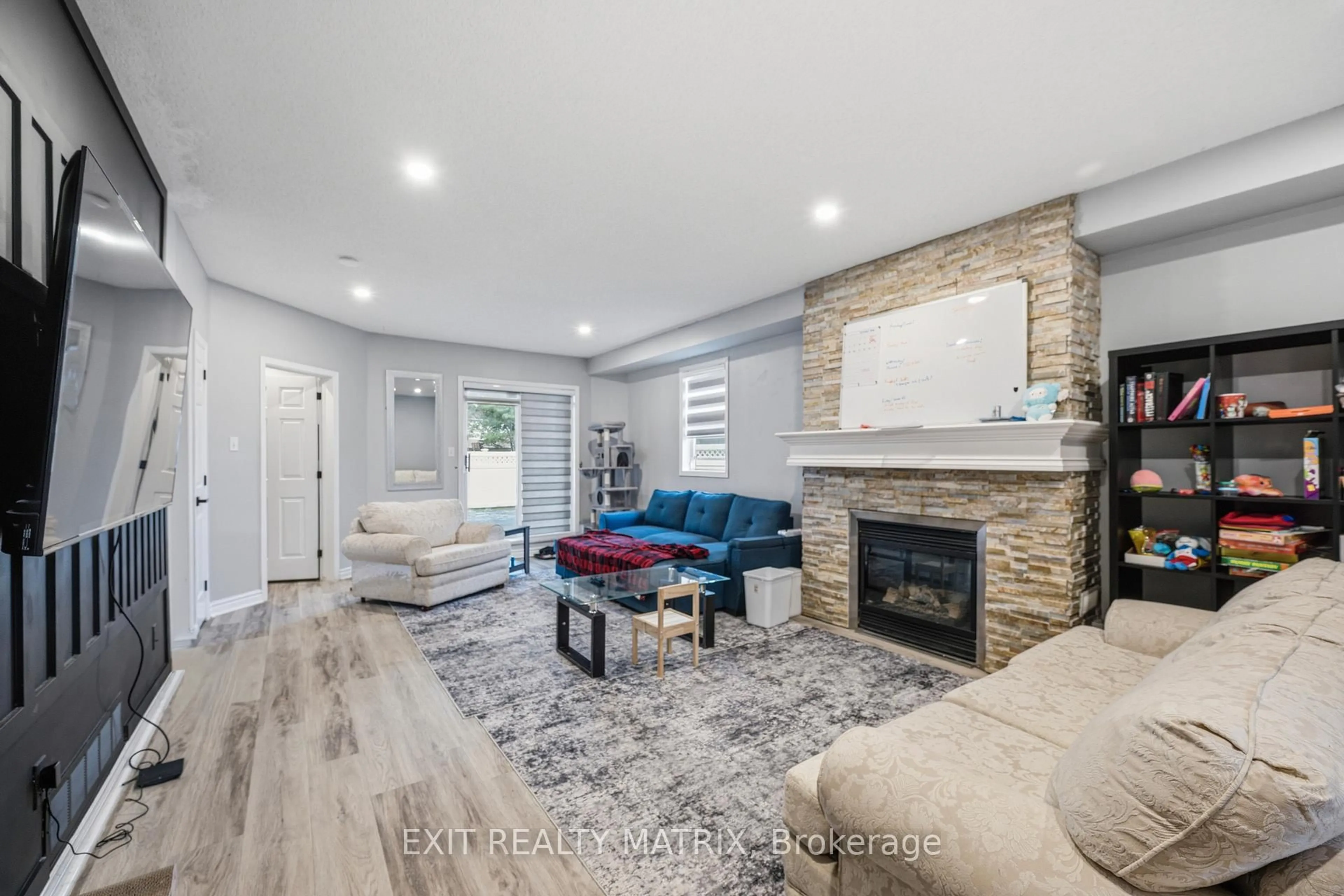 Living room with furniture, unknown for 1511 Rumford Dr, Ottawa Ontario K4A 4B7