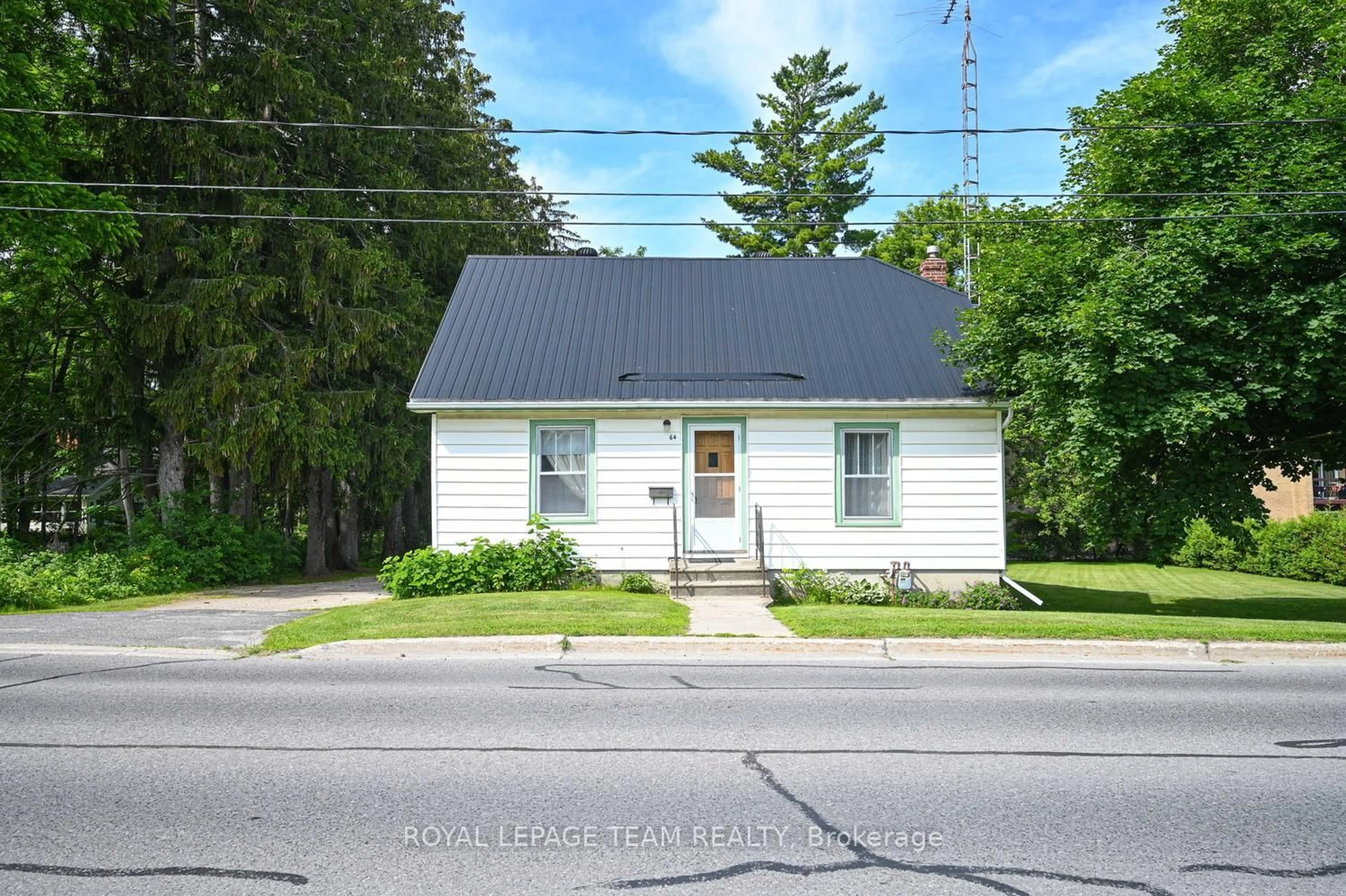 Unknown for 64 Drummond St. St, Perth Ontario K2H 2K4