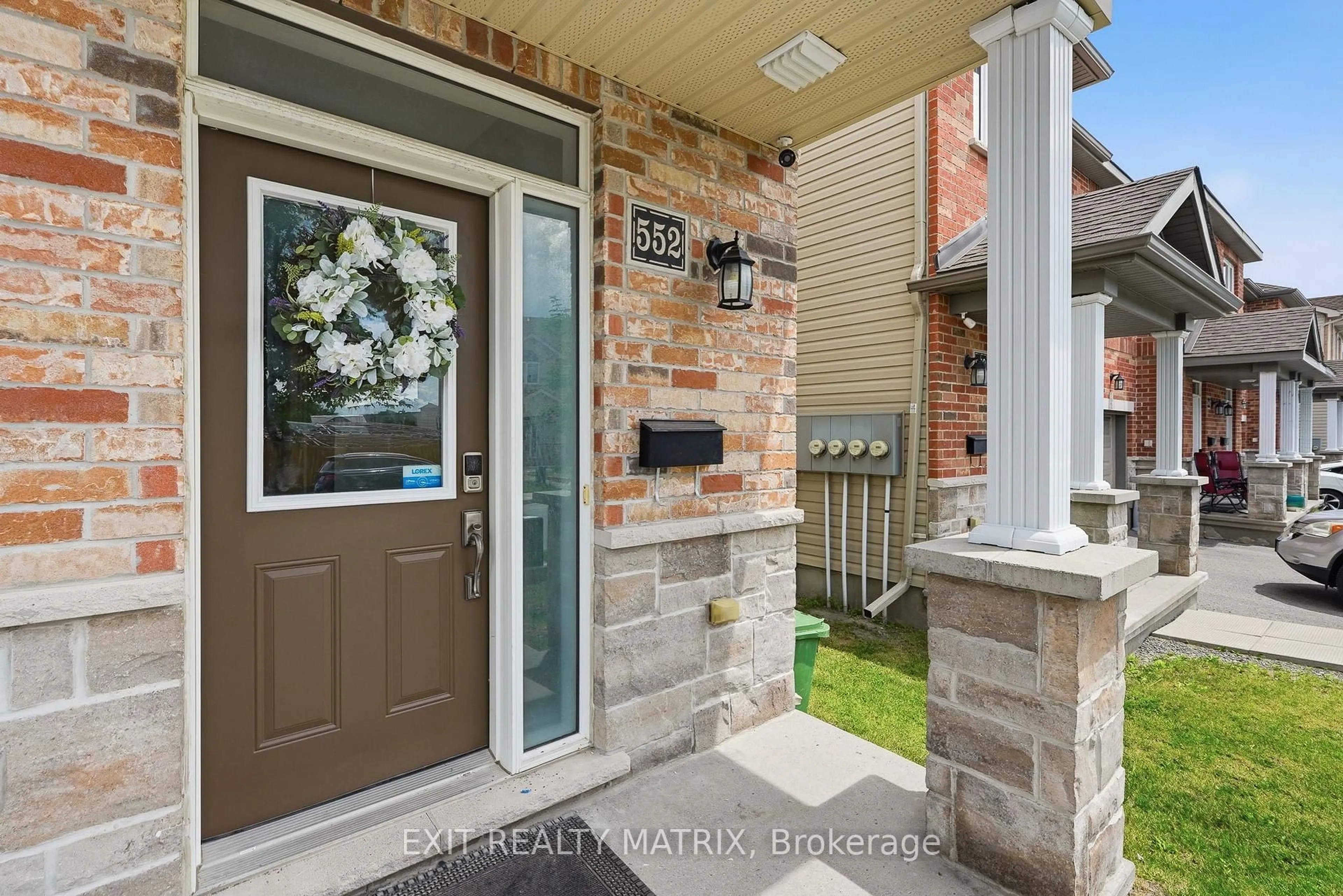 Indoor entryway for 552 Via Mattino Way, Nepean Ontario K2J 6B8
