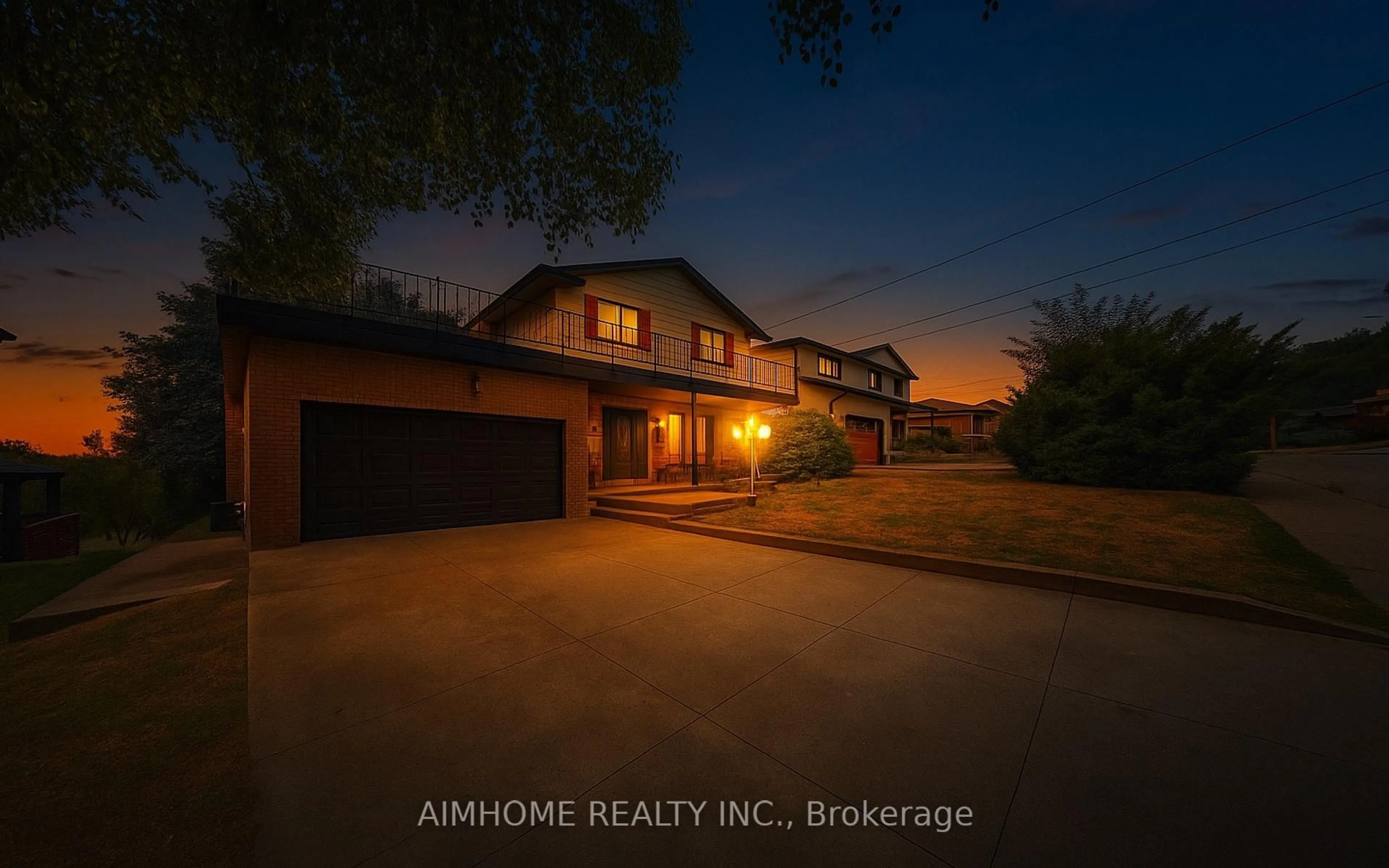 A pic from outside/outdoor area/front of a property/back of a property/a pic from drone, street for 23 Hildegard Dr, Hamilton Ontario L8K 5S1