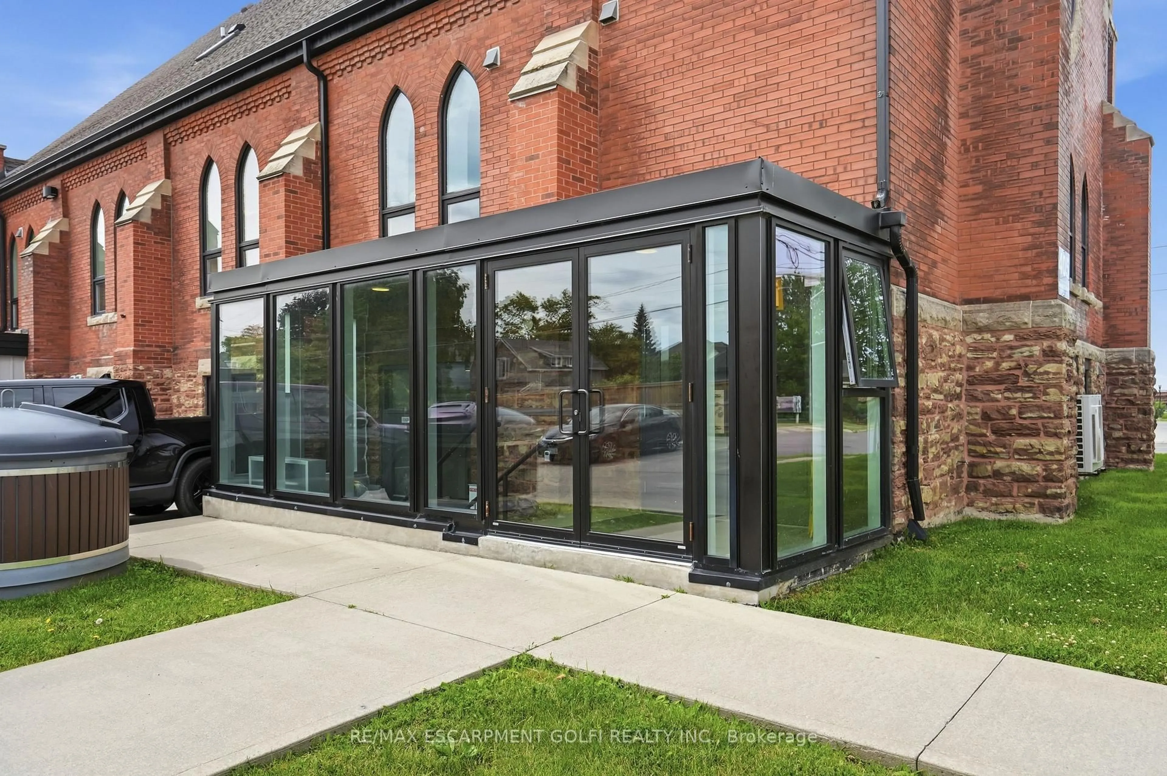 Unknown for 405 Merritt St #8, St. Catharines Ontario L2P 1P5