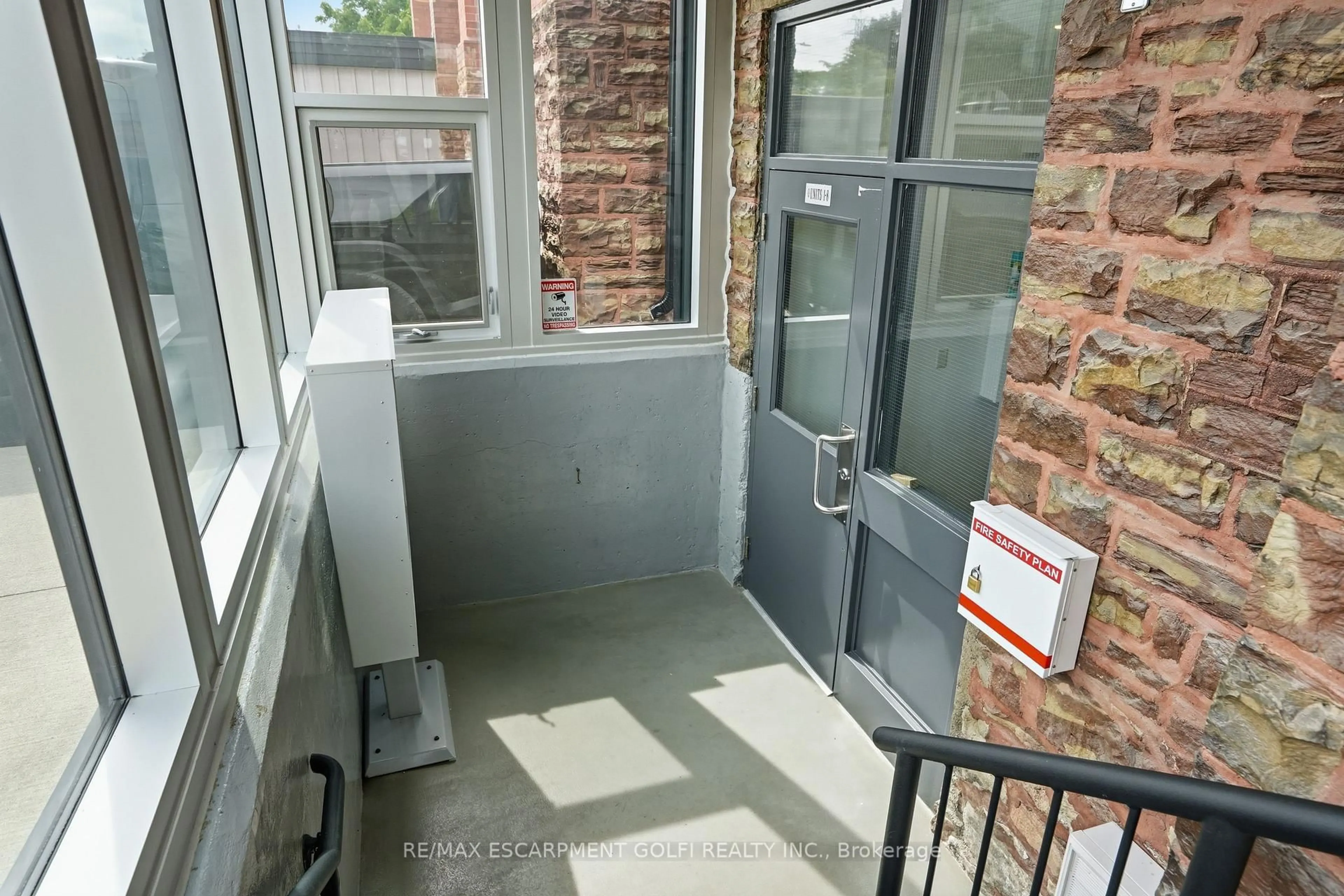 Unknown for 405 Merritt St #8, St. Catharines Ontario L2P 1P5